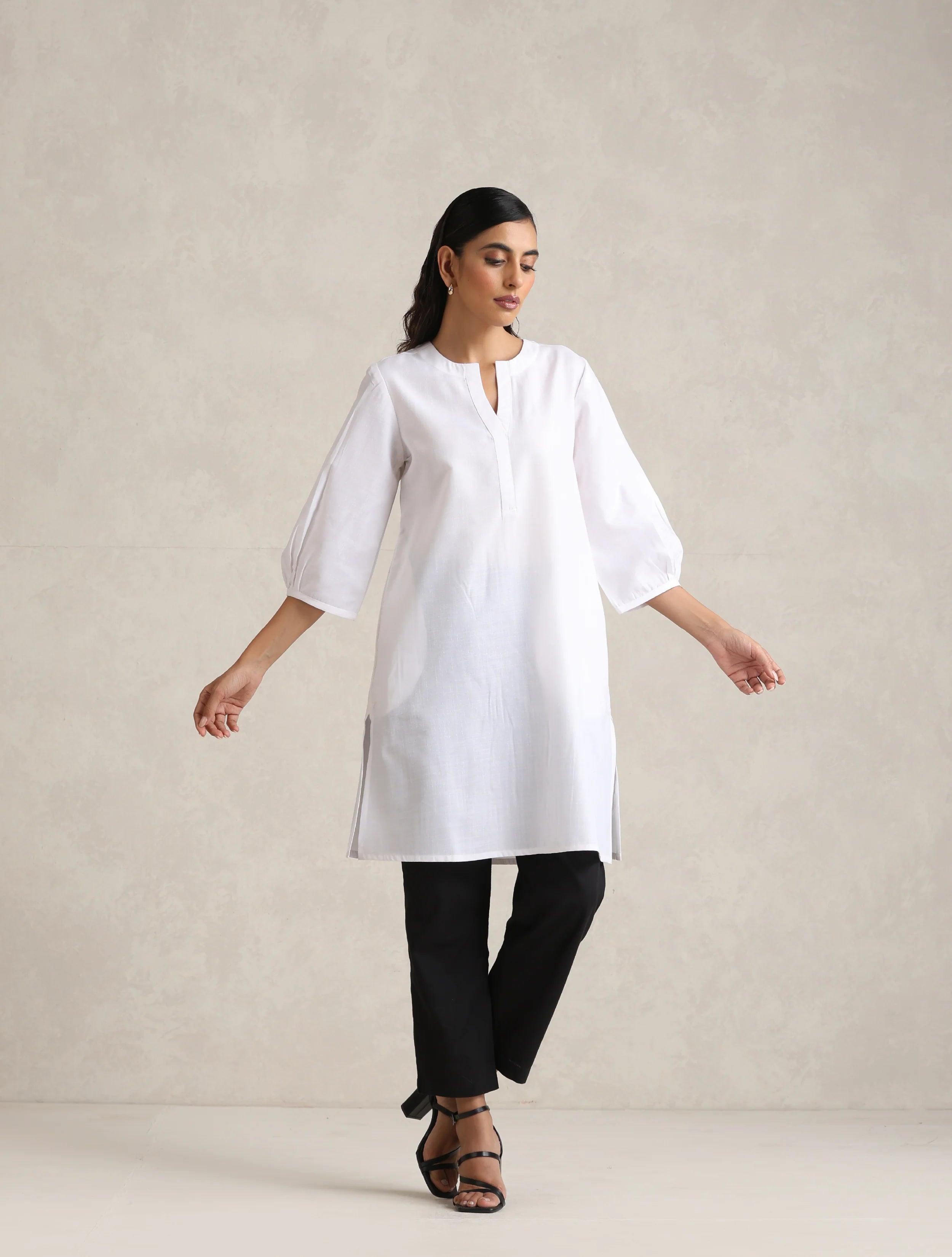 trueBrowns White Cotton Blend Short Kurta
