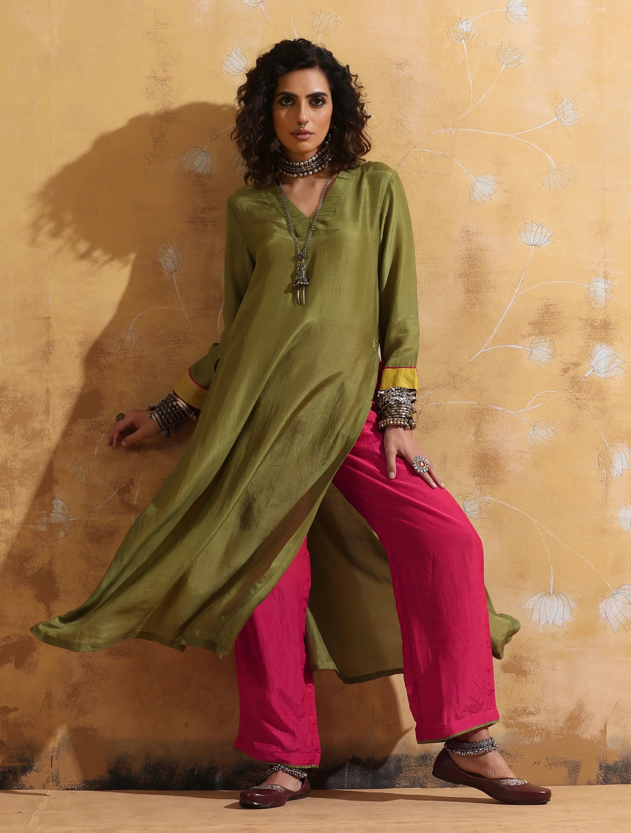 trueBrowns Green Muslin Silk High-Slit Kurta Pant Set