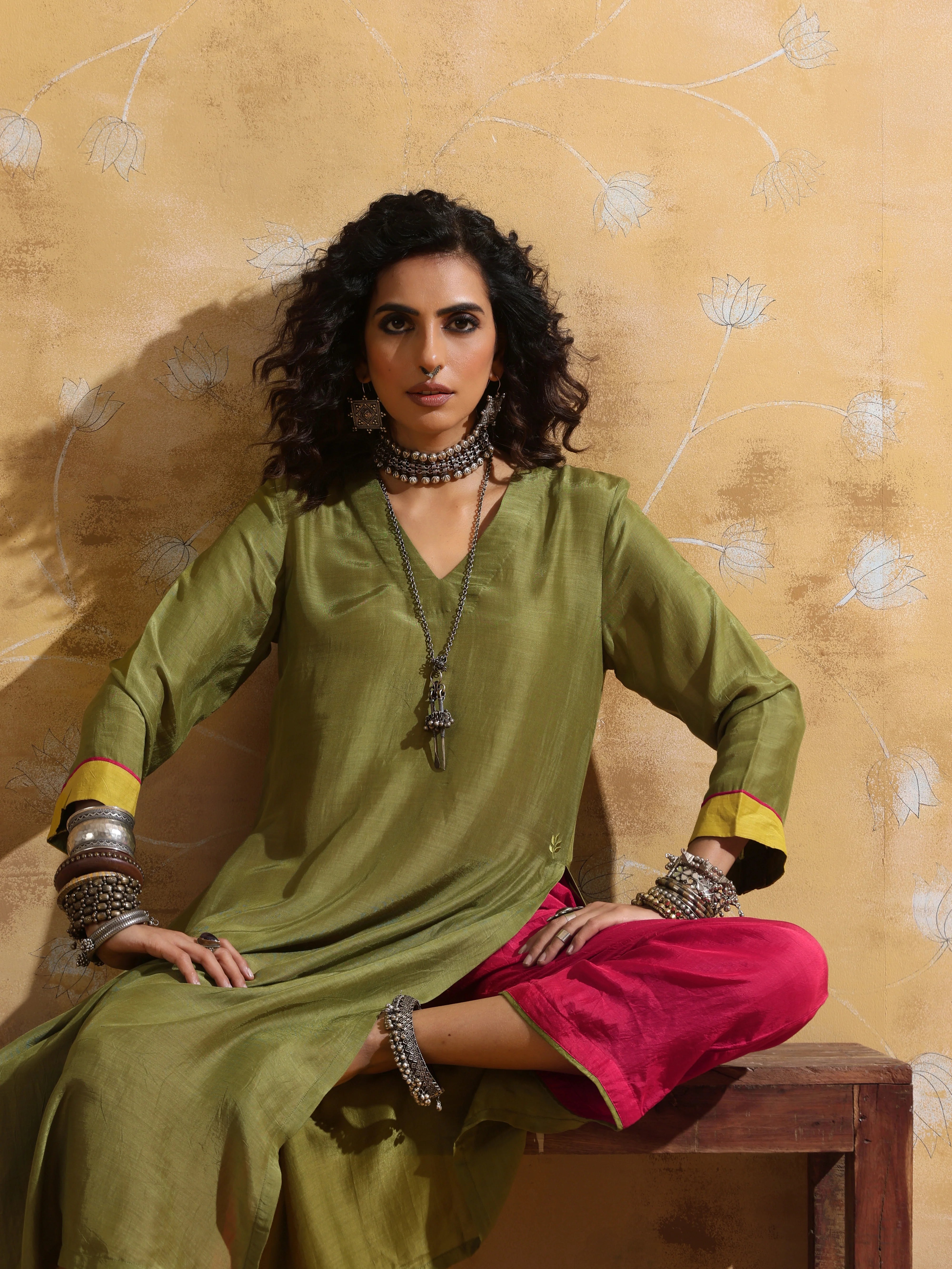 trueBrowns Green Muslin Silk High-Slit Kurta Pant Set