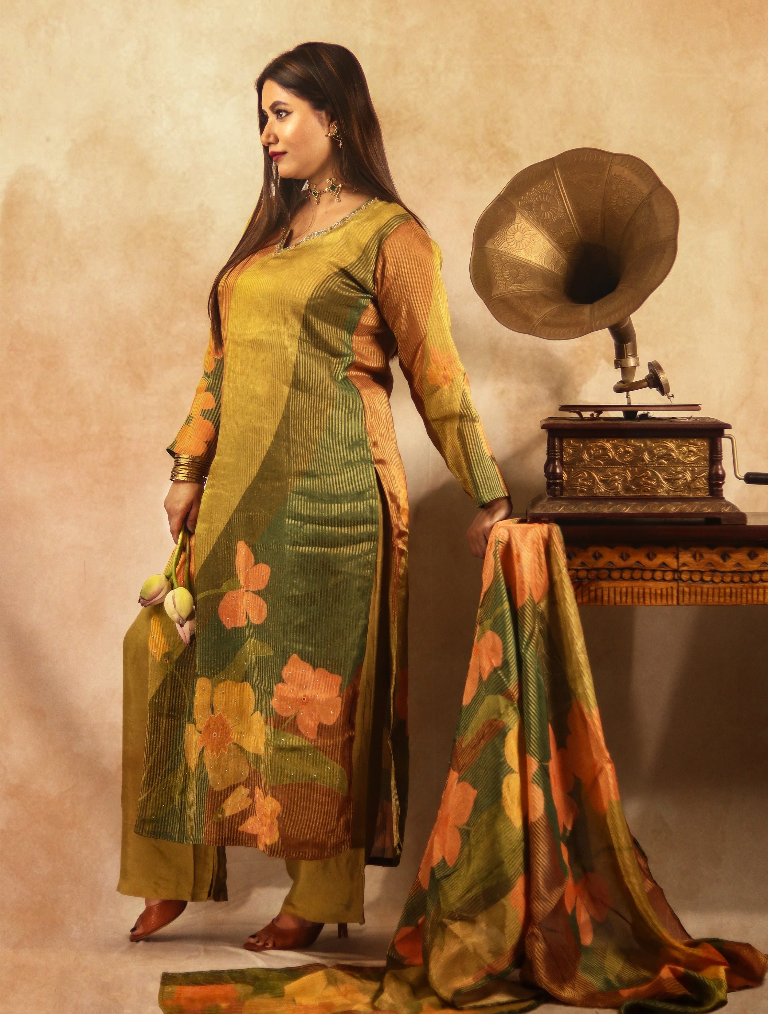 trueBrowns Multicolour Printed Straight Kurta Pant Dupatta Set