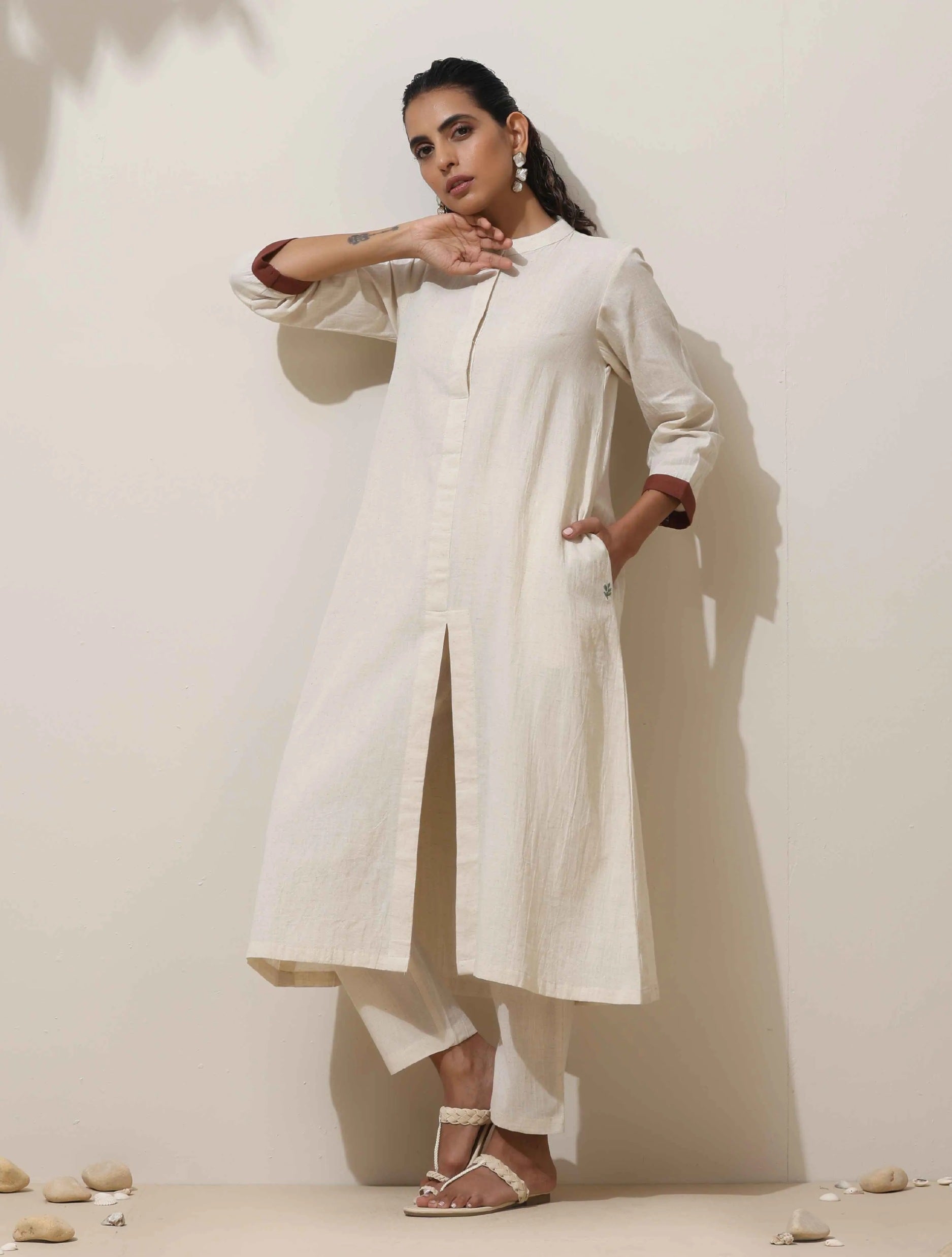 trueBrowns Off-White Cotton Linen Kurta Pant Set