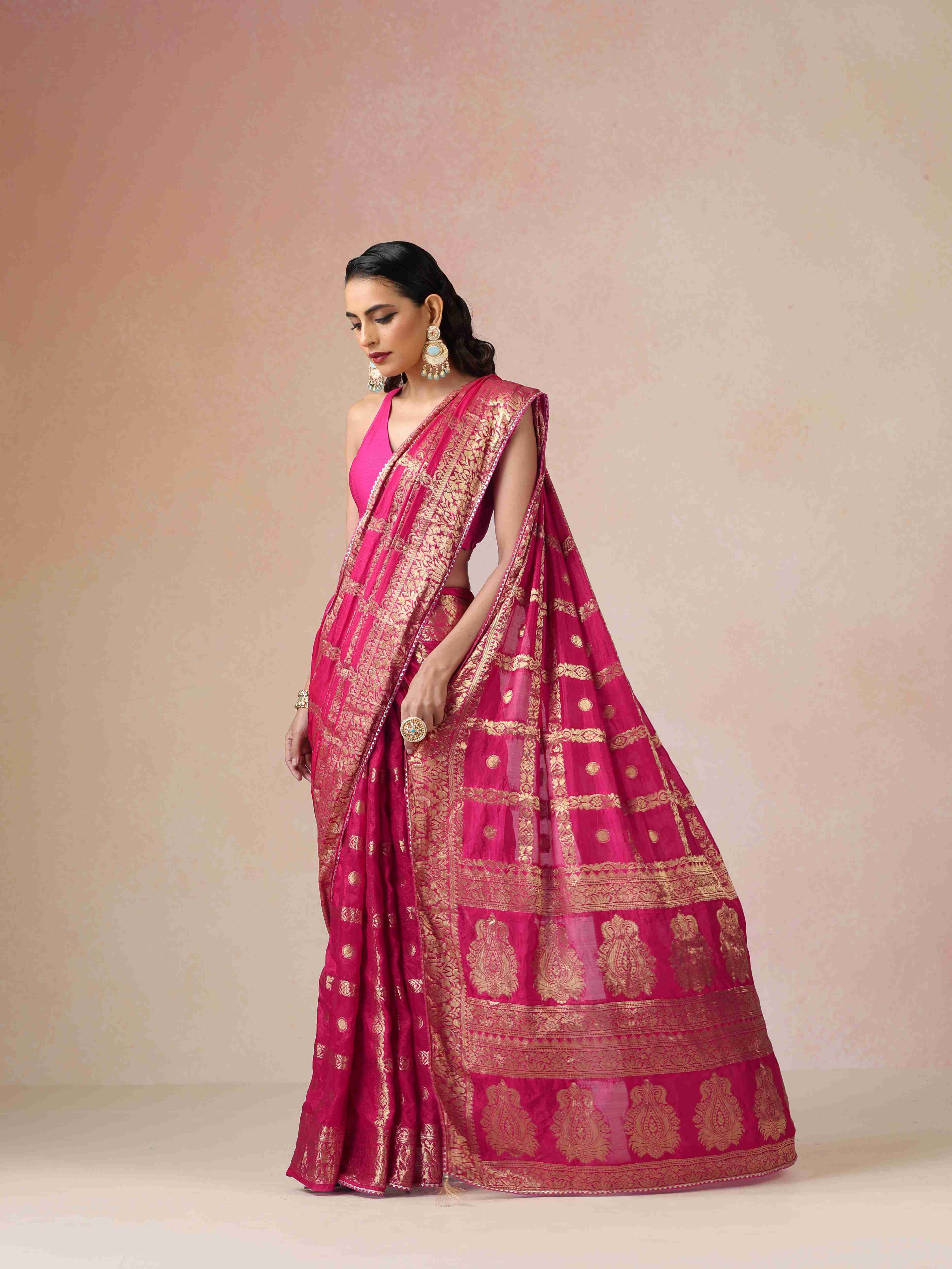 trueBrowns Pink Bandhani Jacquard Saree With Unstitched Blouse