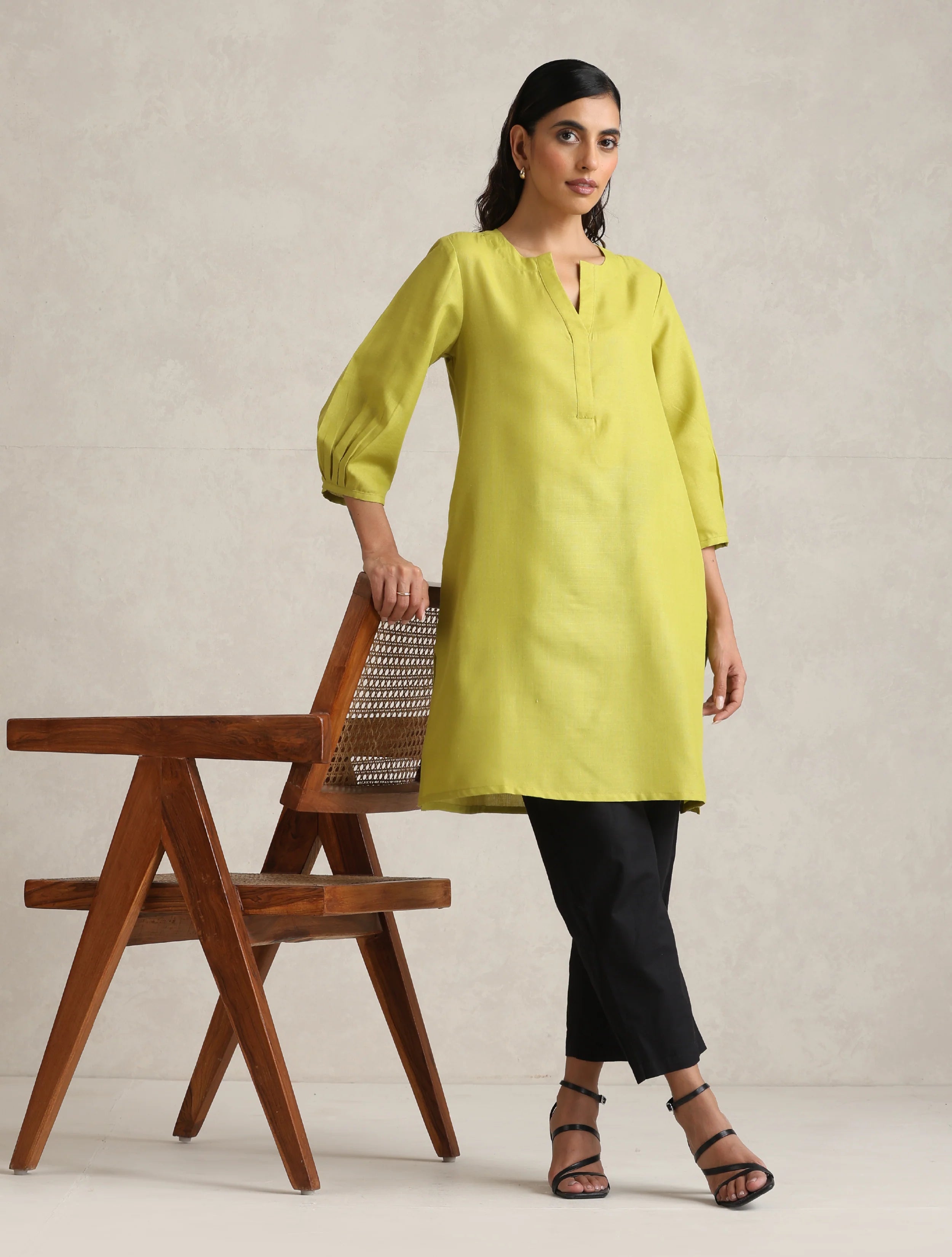 trueBrowns Green Cotton Blend Short Kurta