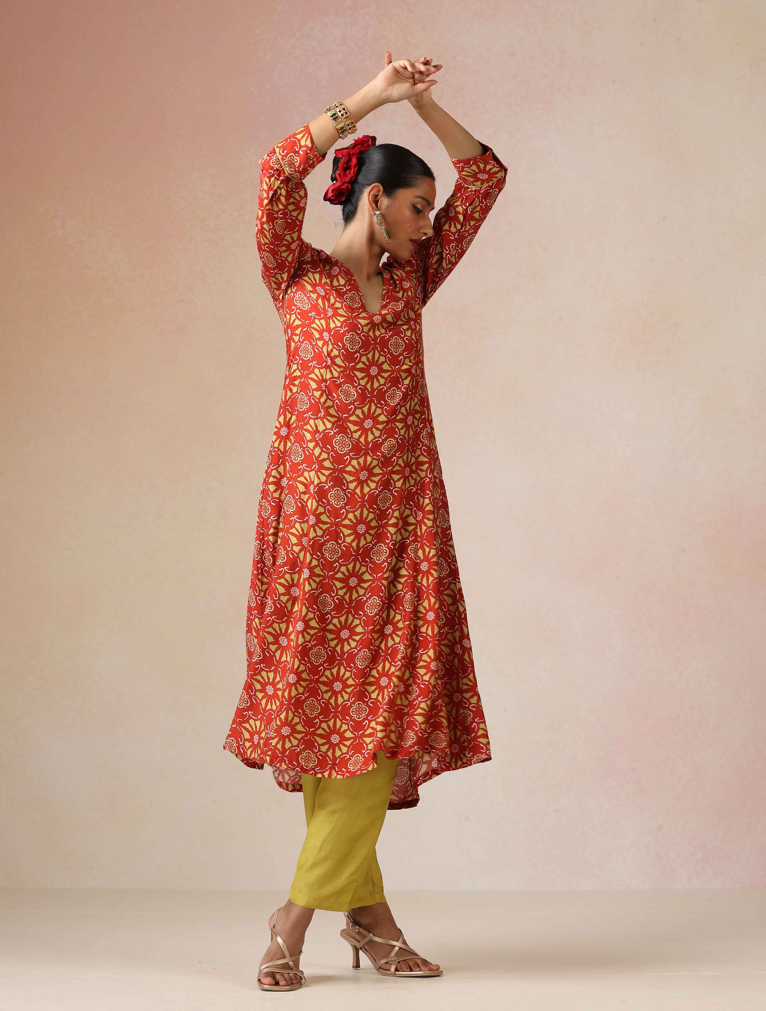 trueBrowns Red Light Green Print Vicose A-line Glass Neck Kurta Set