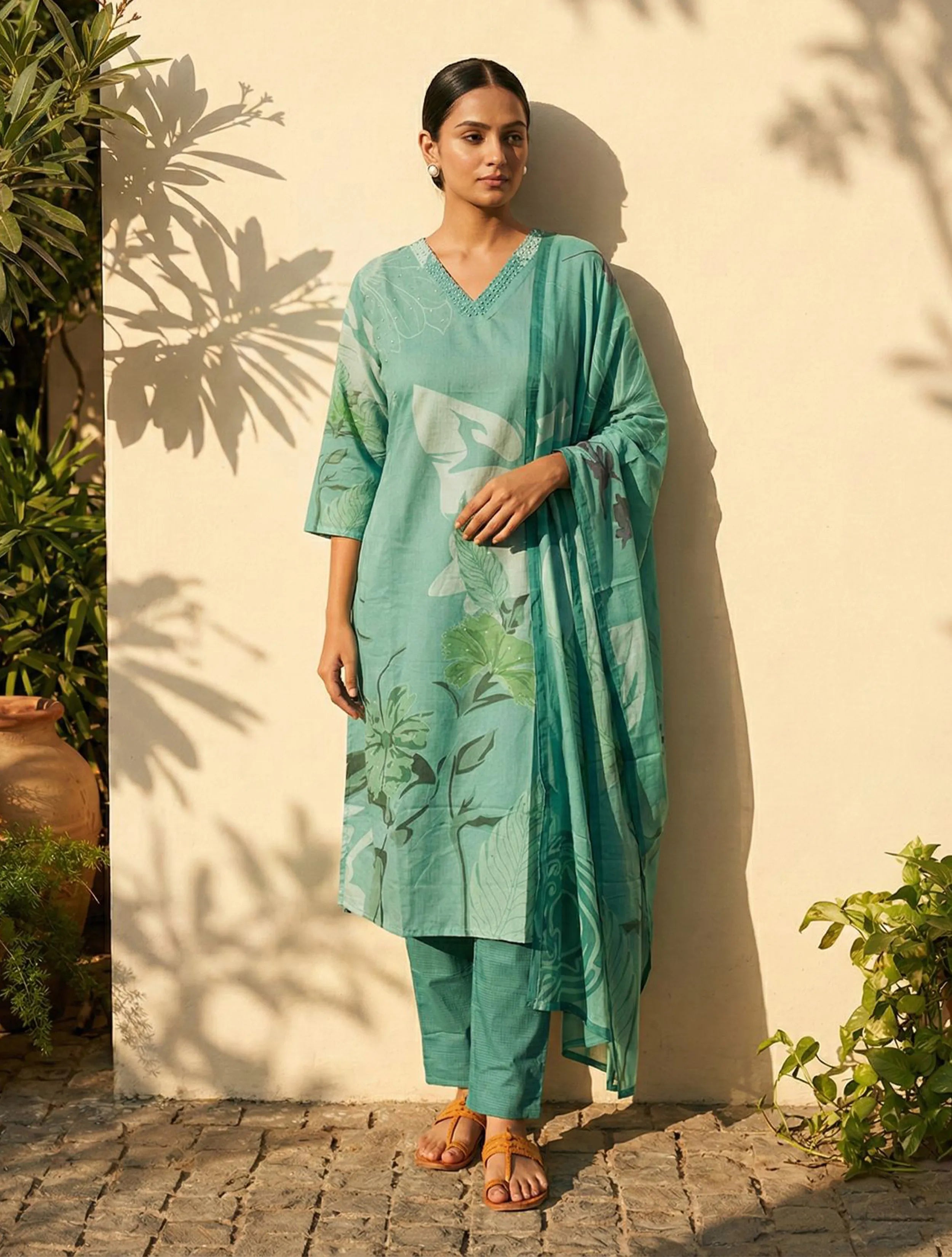 trueBrowns Teal Floral Print Straight Kurta Pant Dupatta Set