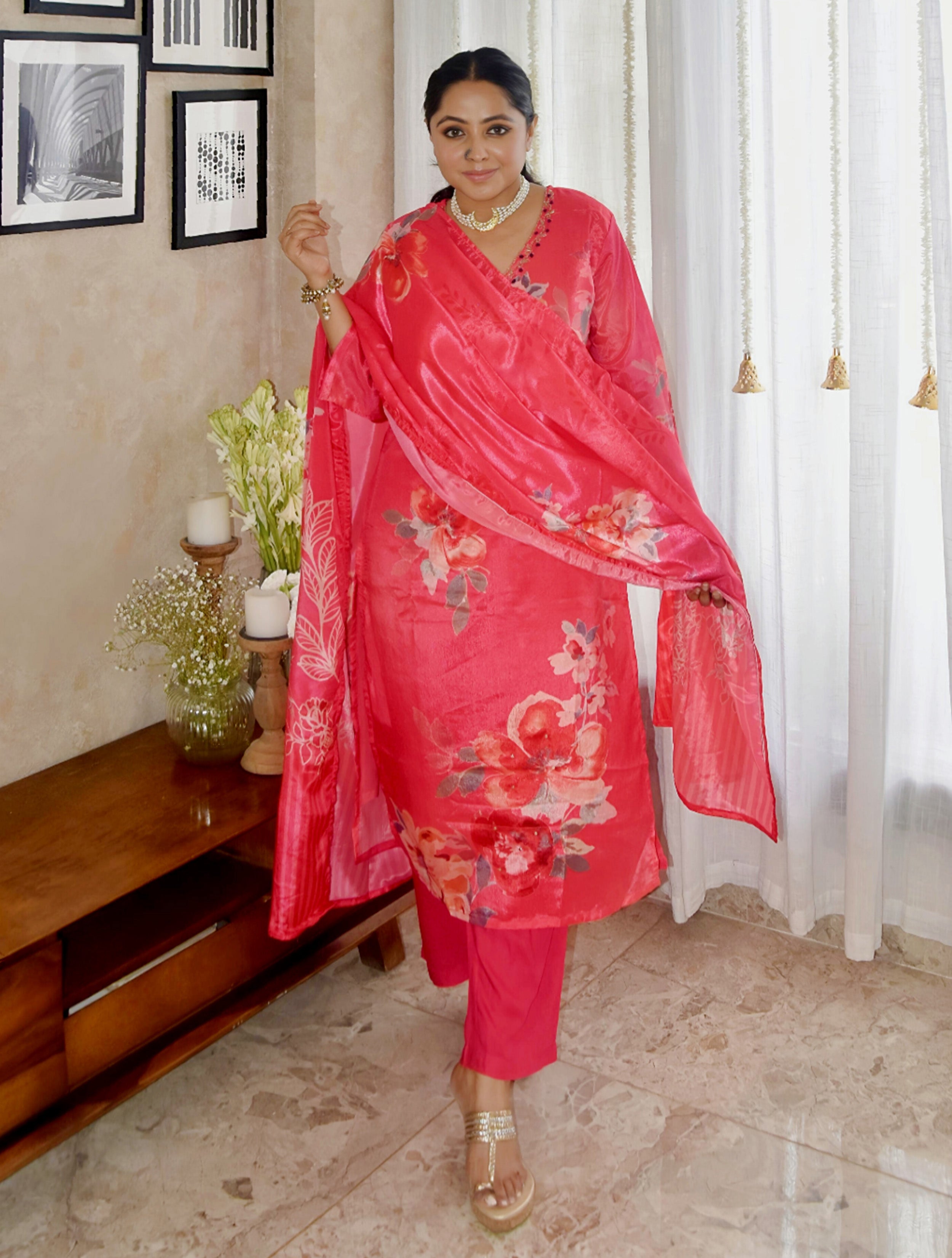 trueBrowns Pink Floral V-Neck Emb Straight Kurta Pant Dupatta Set