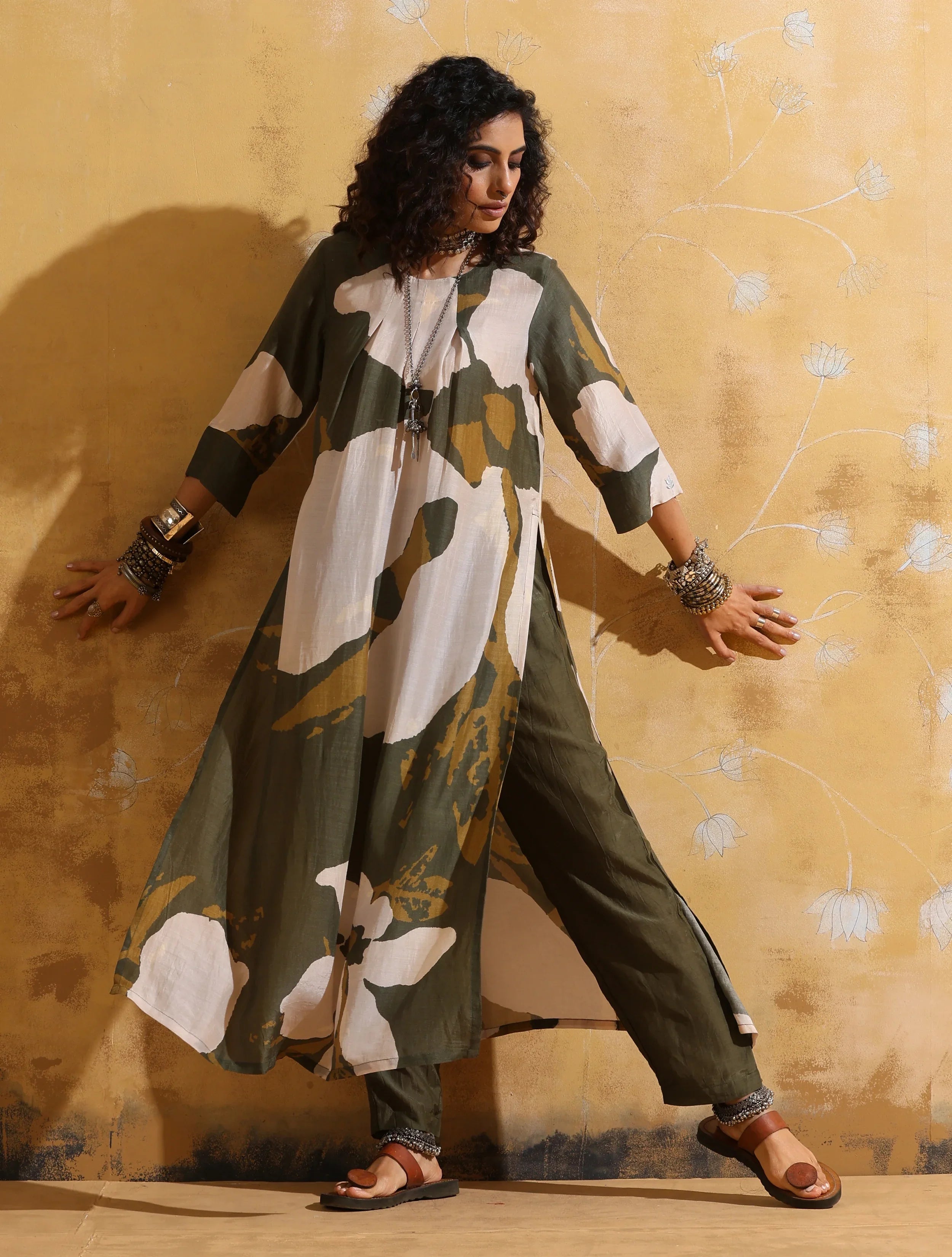 trueBrowns Green Cream Floral Print Muslin Silk High-Slit Kurta Set