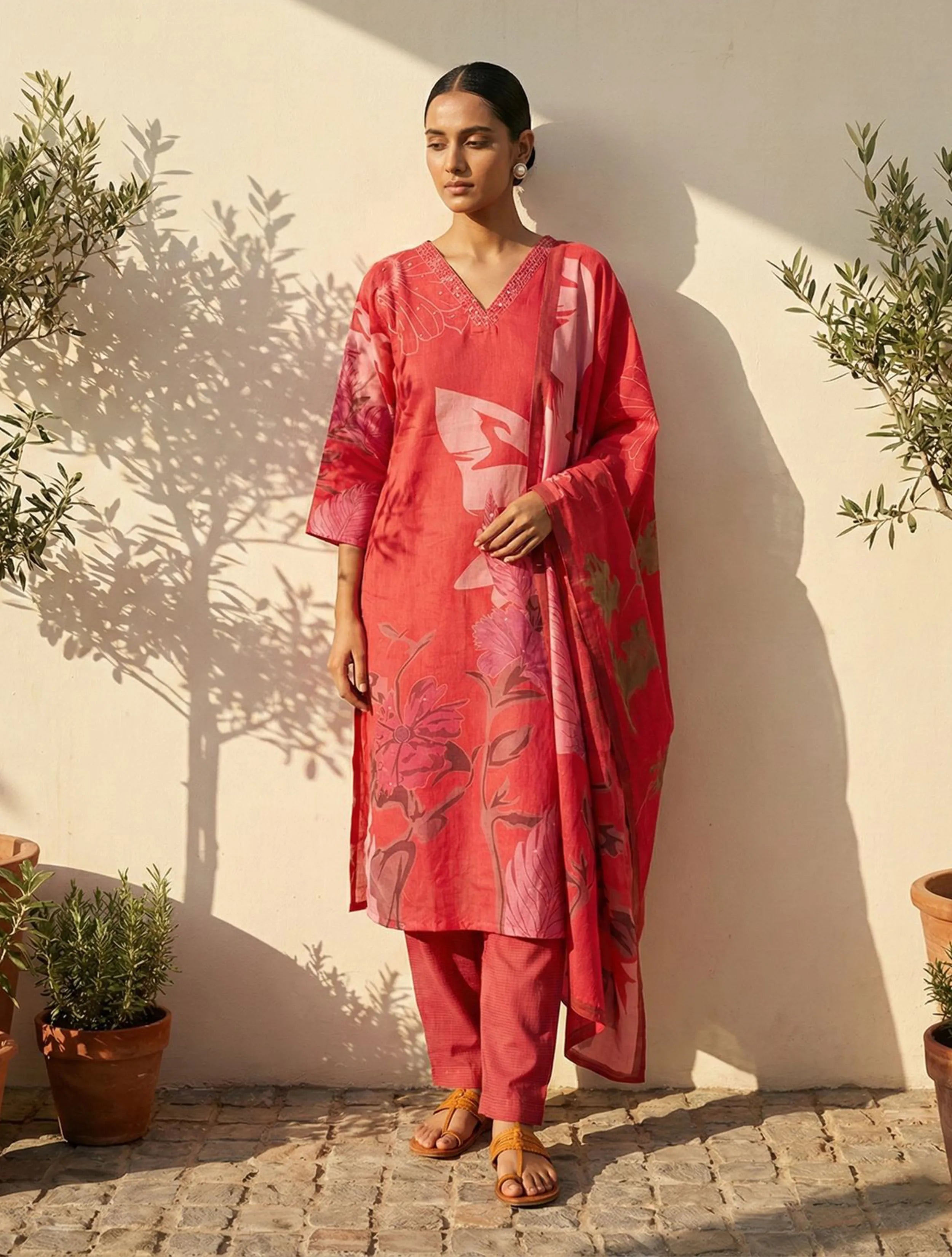 trueBrowns Red Floral Print Straight Kurta Pant Dupatta Set