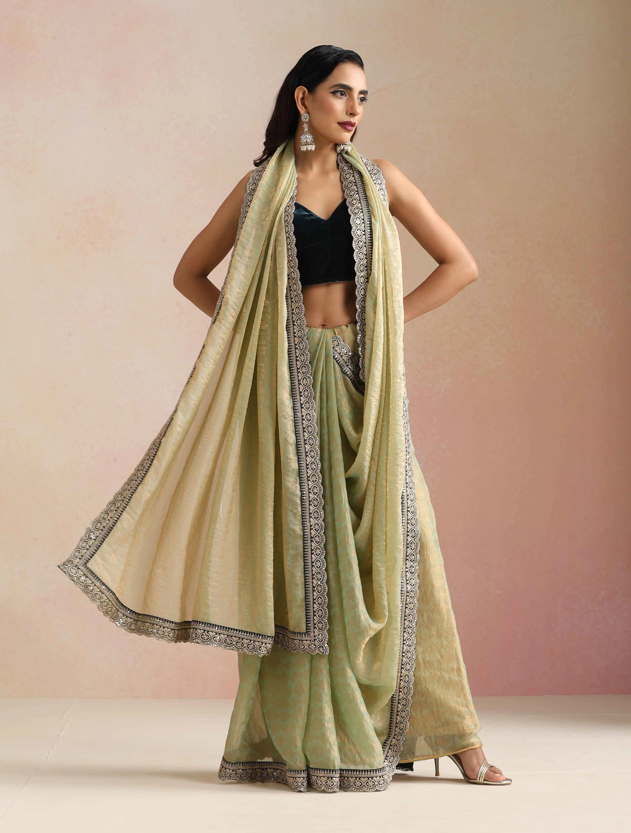 trueBrowns Green Geometric Weave Saree With Contract Unstitched Blouse