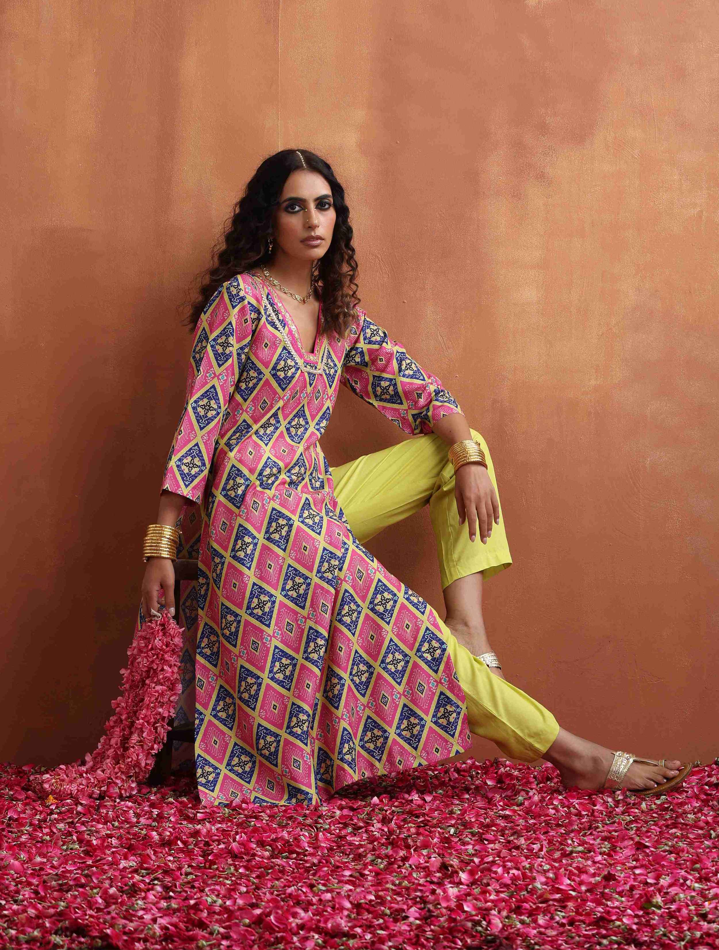 trueBrowns Pink Geometric Print High Slit Kurta Set