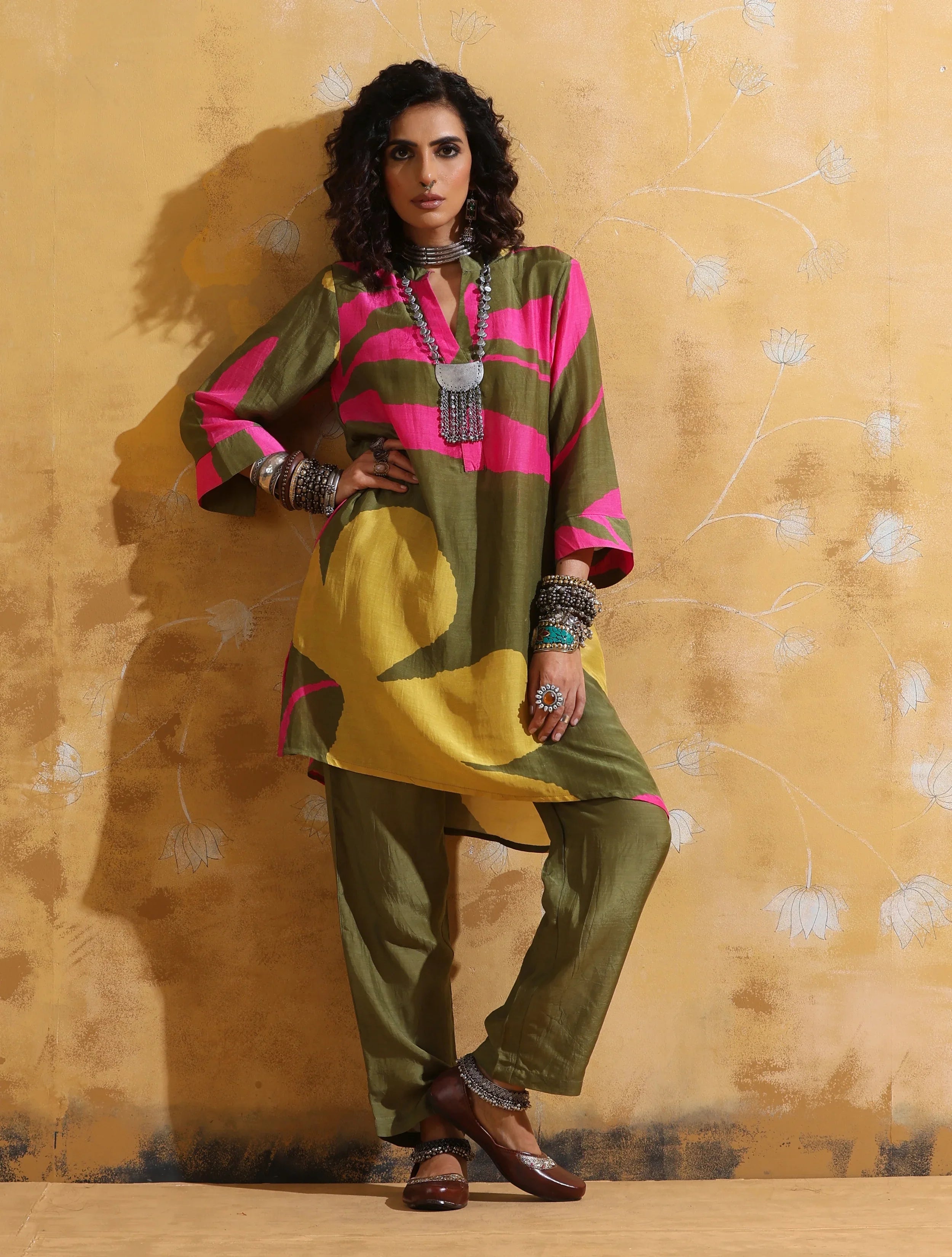 trueBrowns Green Pink Floral Print Muslin Silk Kurta Co-ord Set