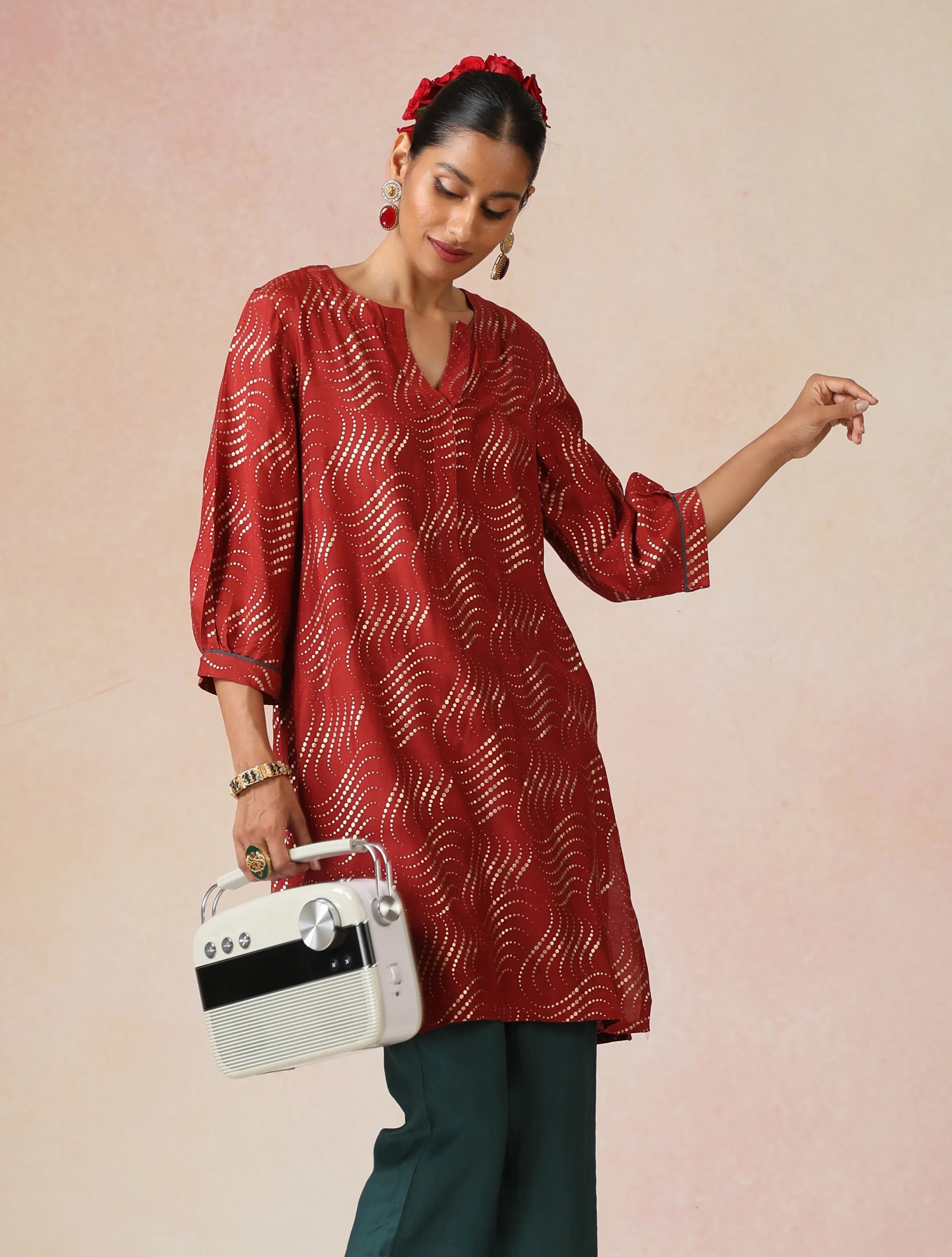 trueBrowns Red Rose-Gold Foil Print Muslin Silk Kurta Co-ord Set