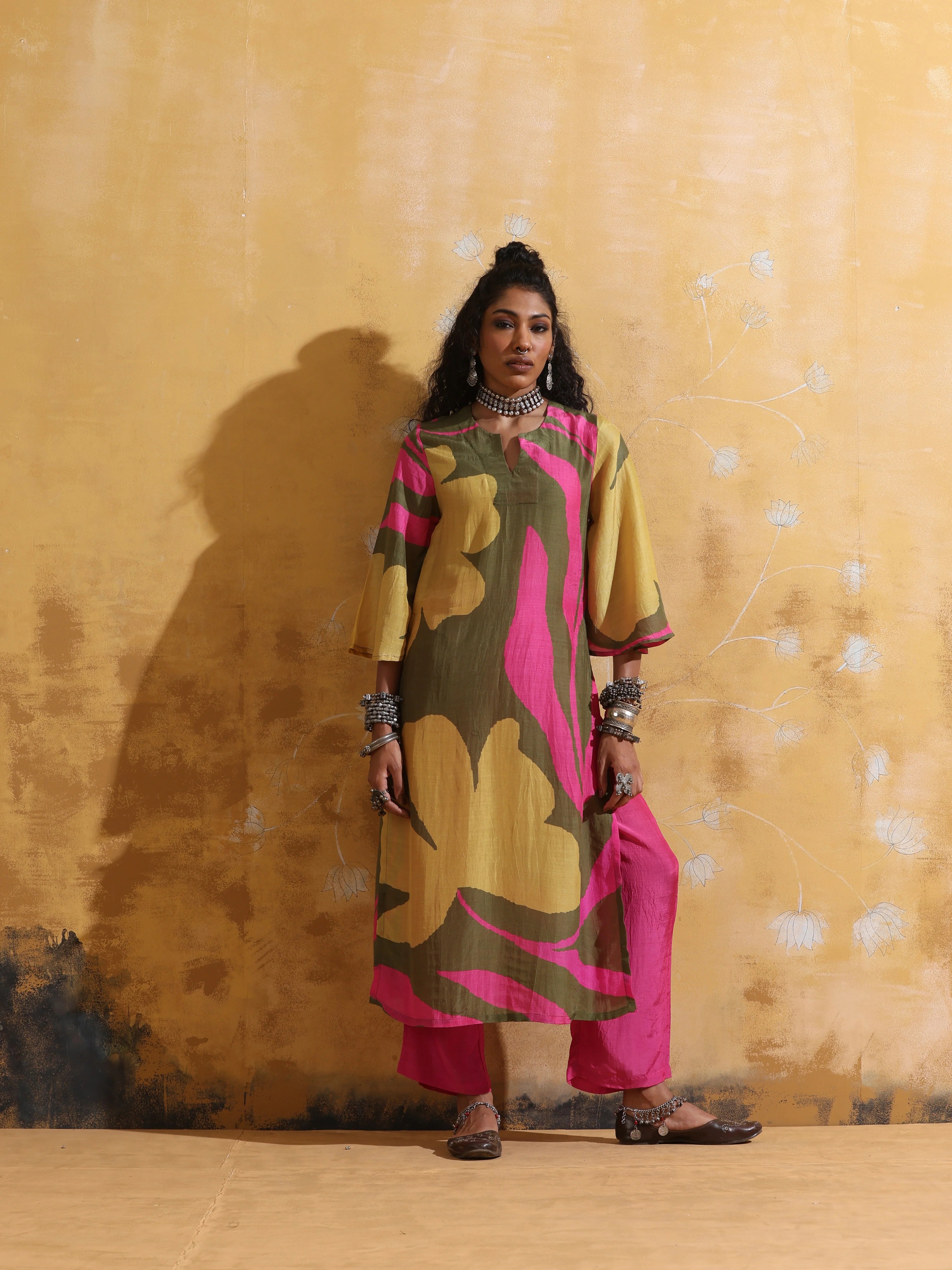 trueBrowns Green Pink Floral Print Muslin Silk High-Slit Kurta Set