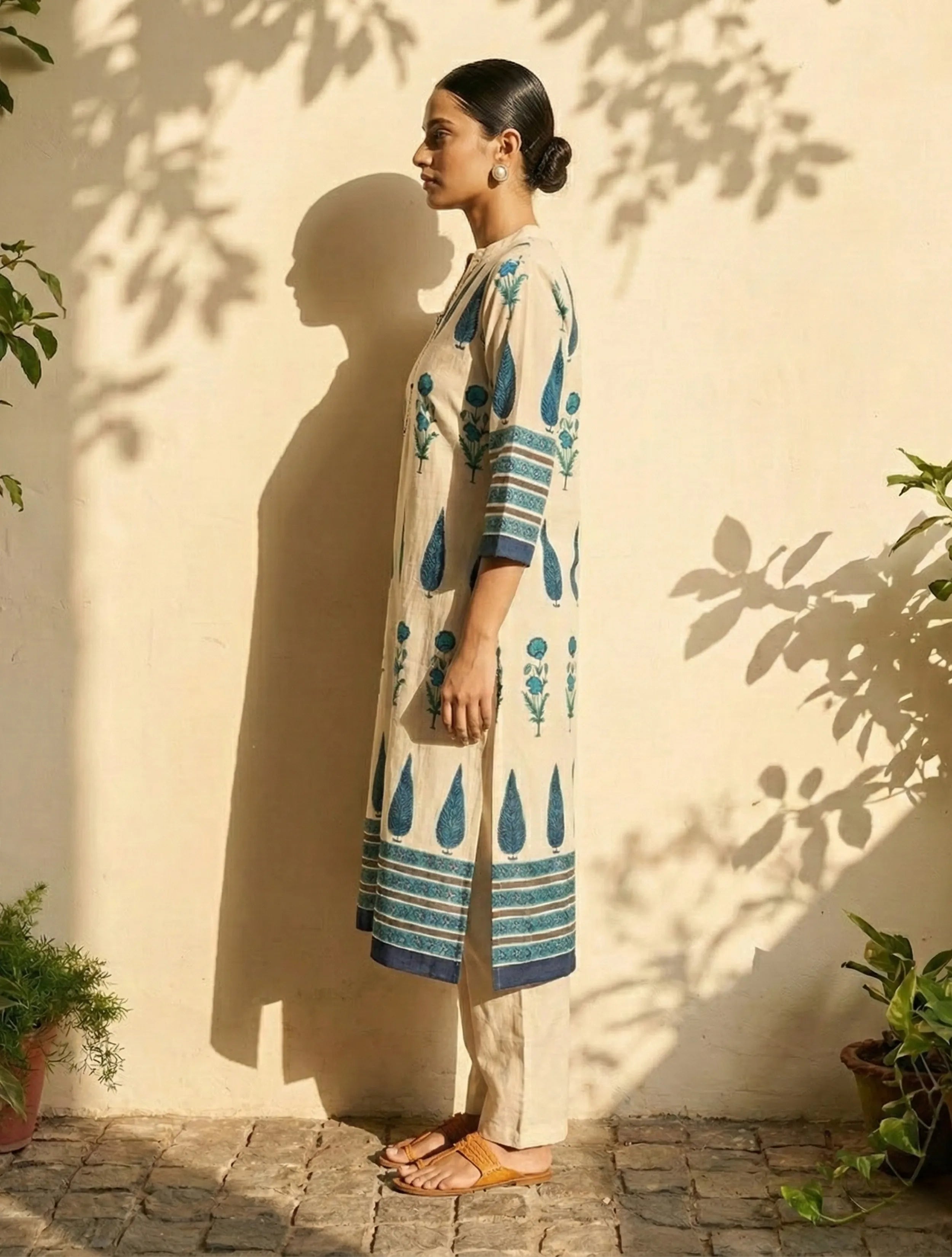 trueBrowns Ivory Blue Printed Kurta Pant Dupatta Set