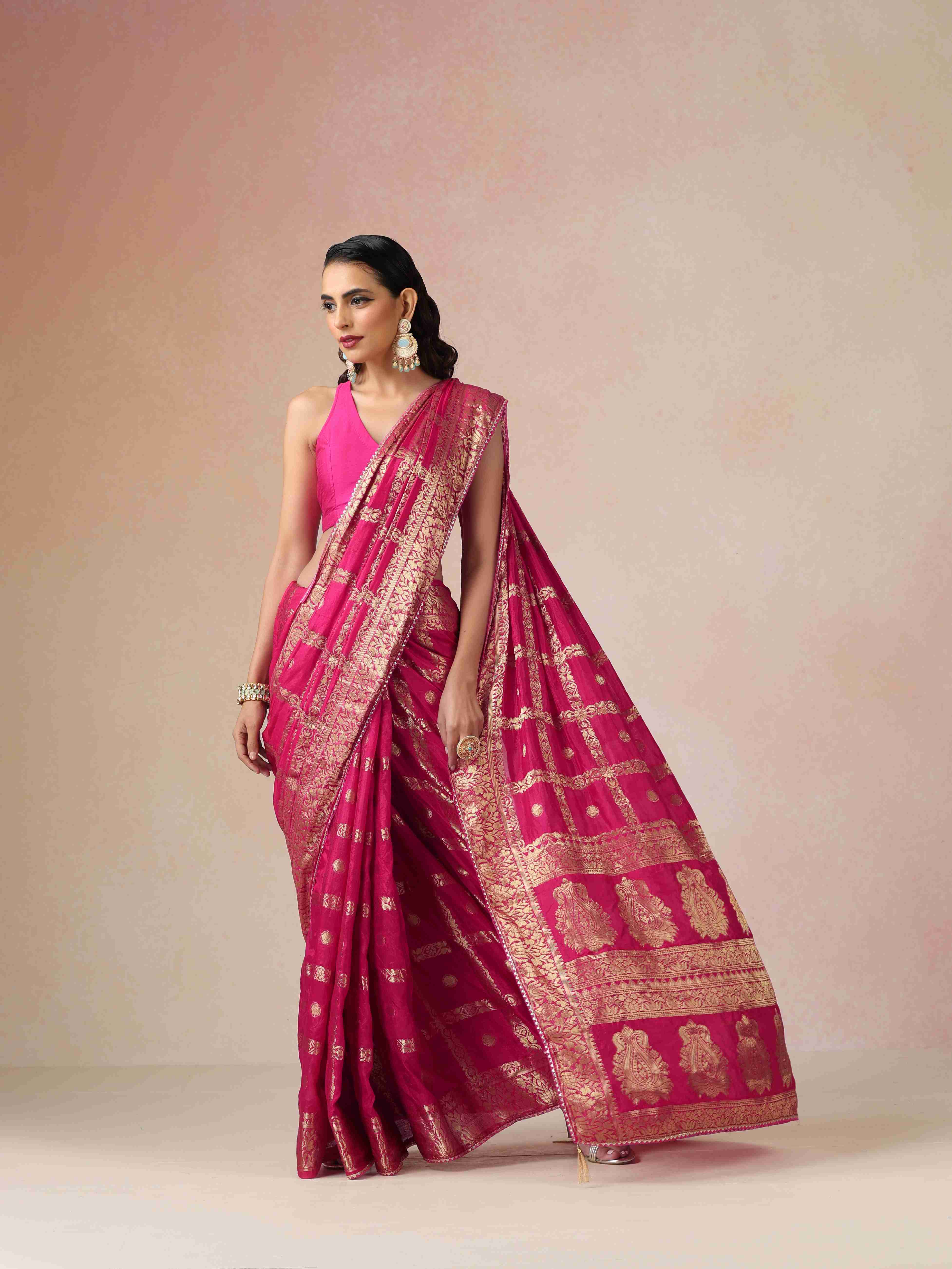 trueBrowns Pink Bandhani Jacquard Saree With Unstitched Blouse
