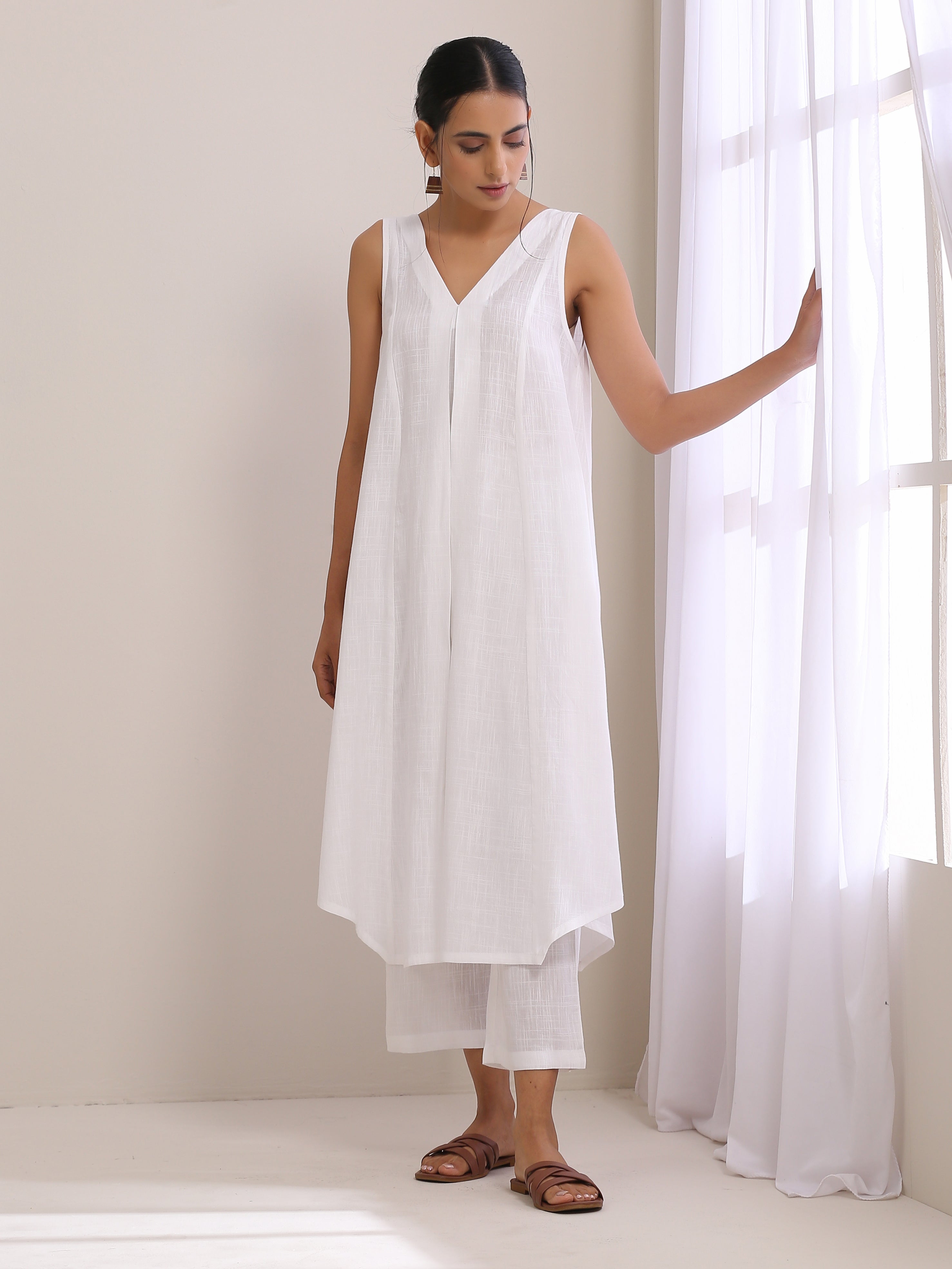 White Slub Texture Sleeveless Flared Kurta Pant Set