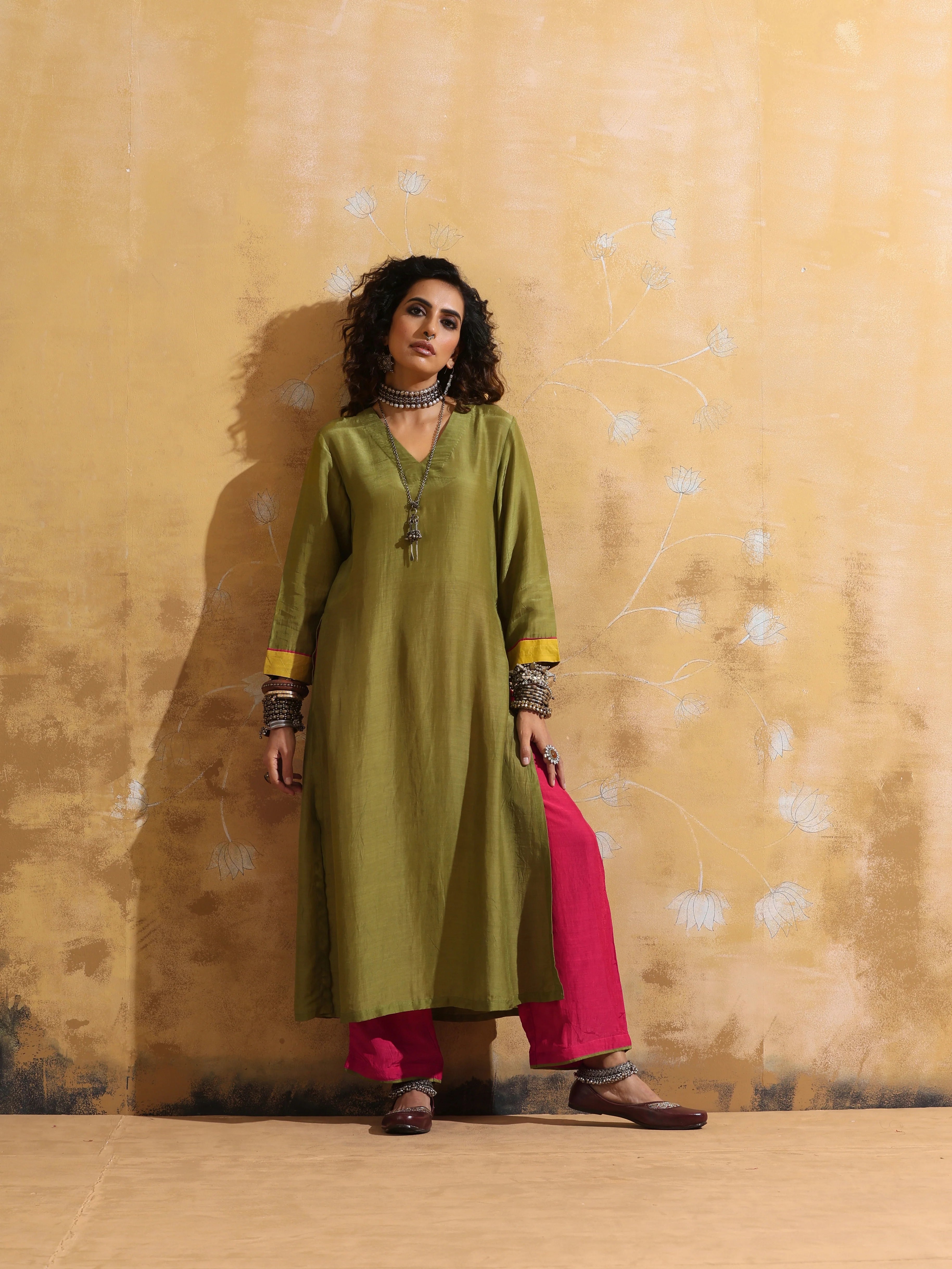 trueBrowns Green Muslin Silk High-Slit Kurta Pant Set