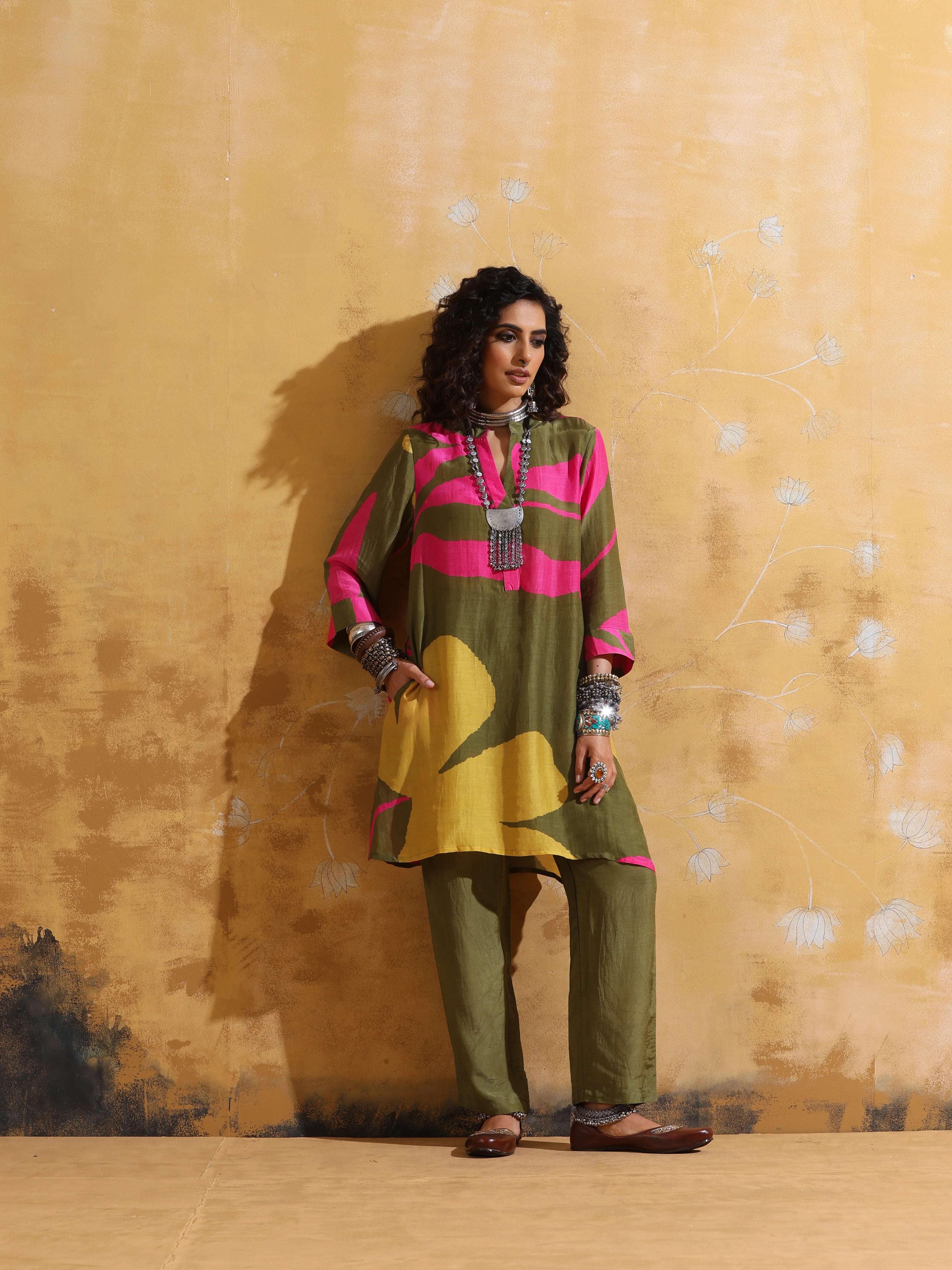 trueBrowns Green Pink Floral Print Muslin Silk Kurta Co-ord Set