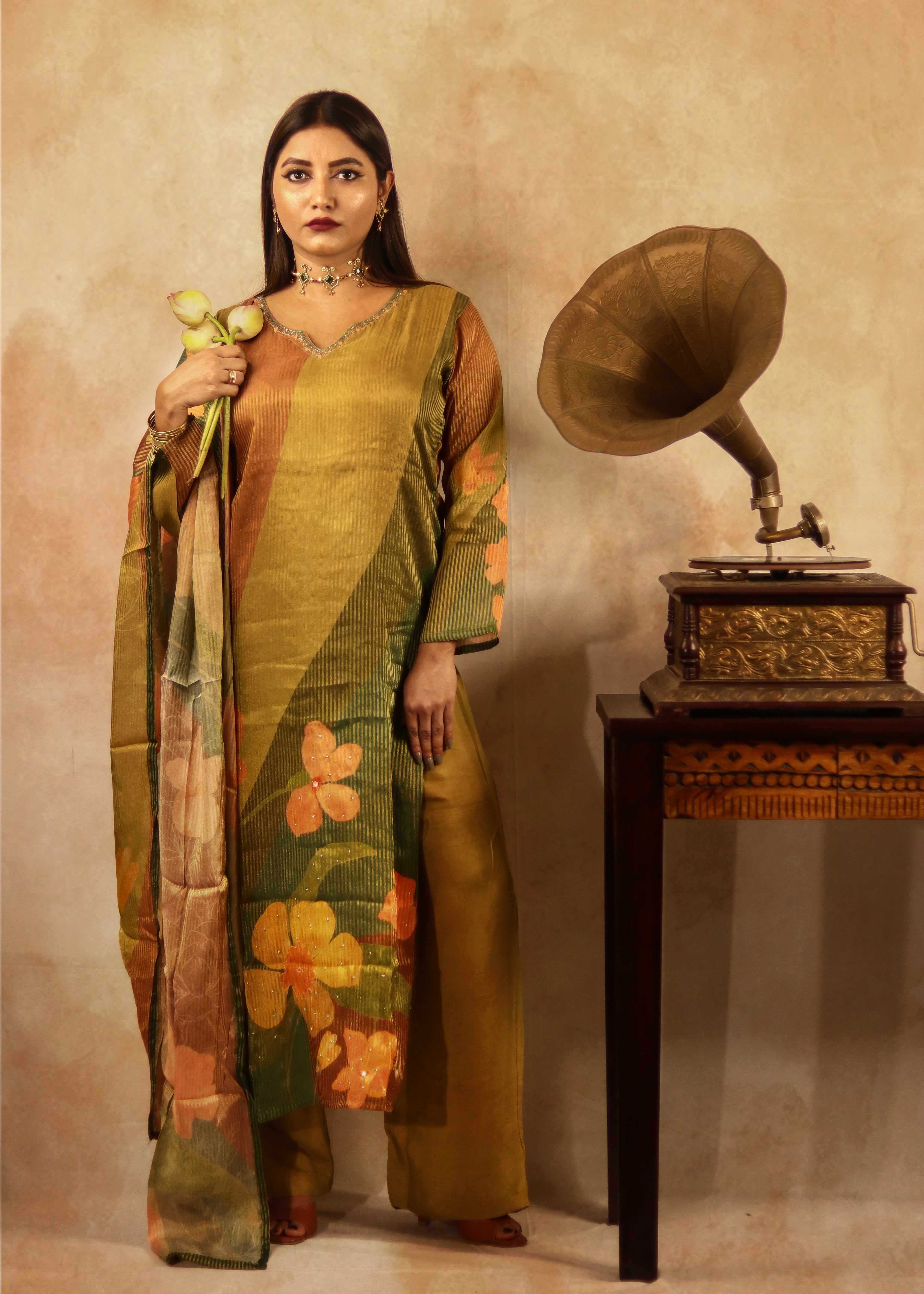 trueBrowns Multicolour Printed Straight Kurta Pant Dupatta Set