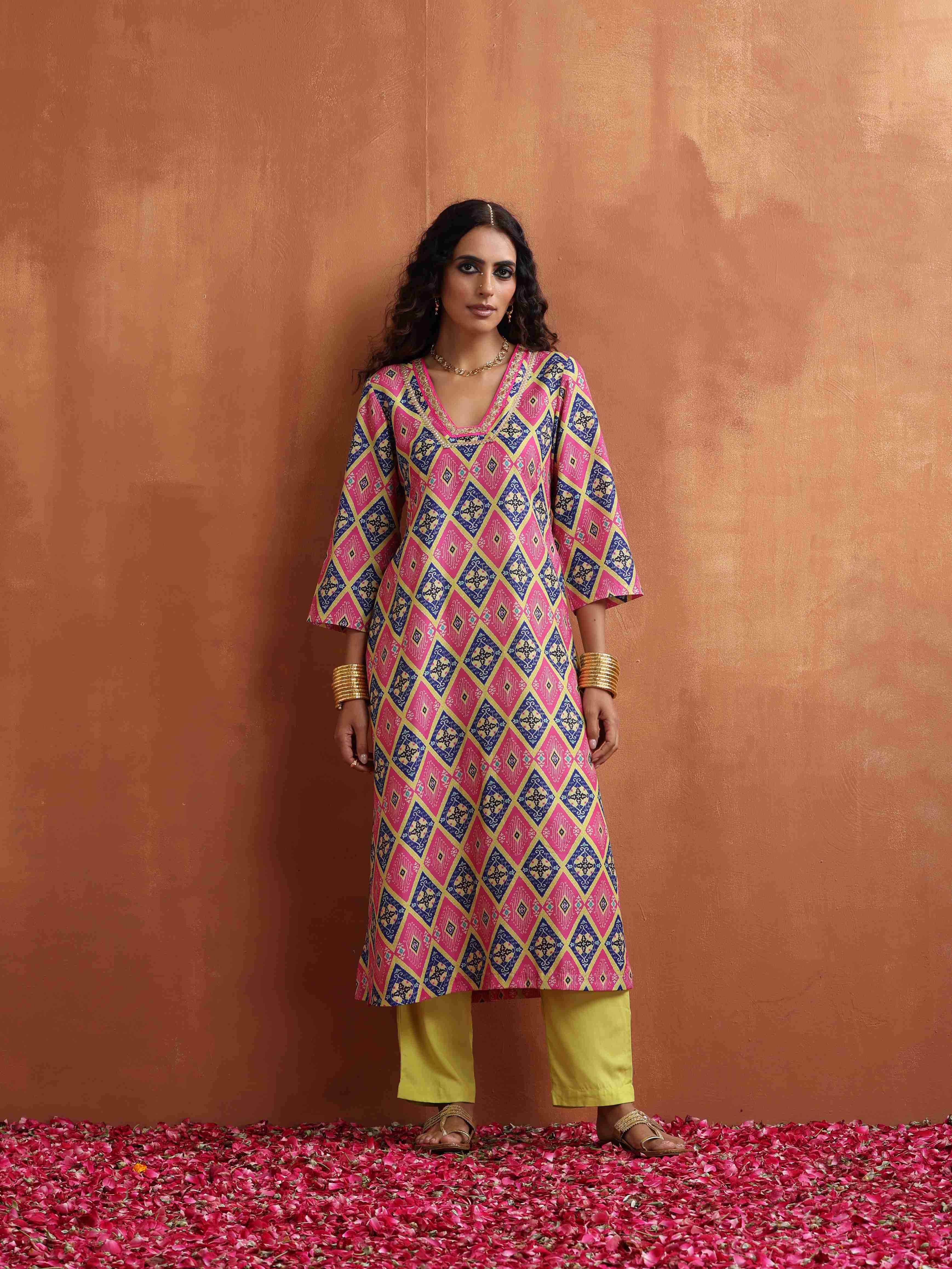 trueBrowns Pink Geometric Print High Slit Kurta Set