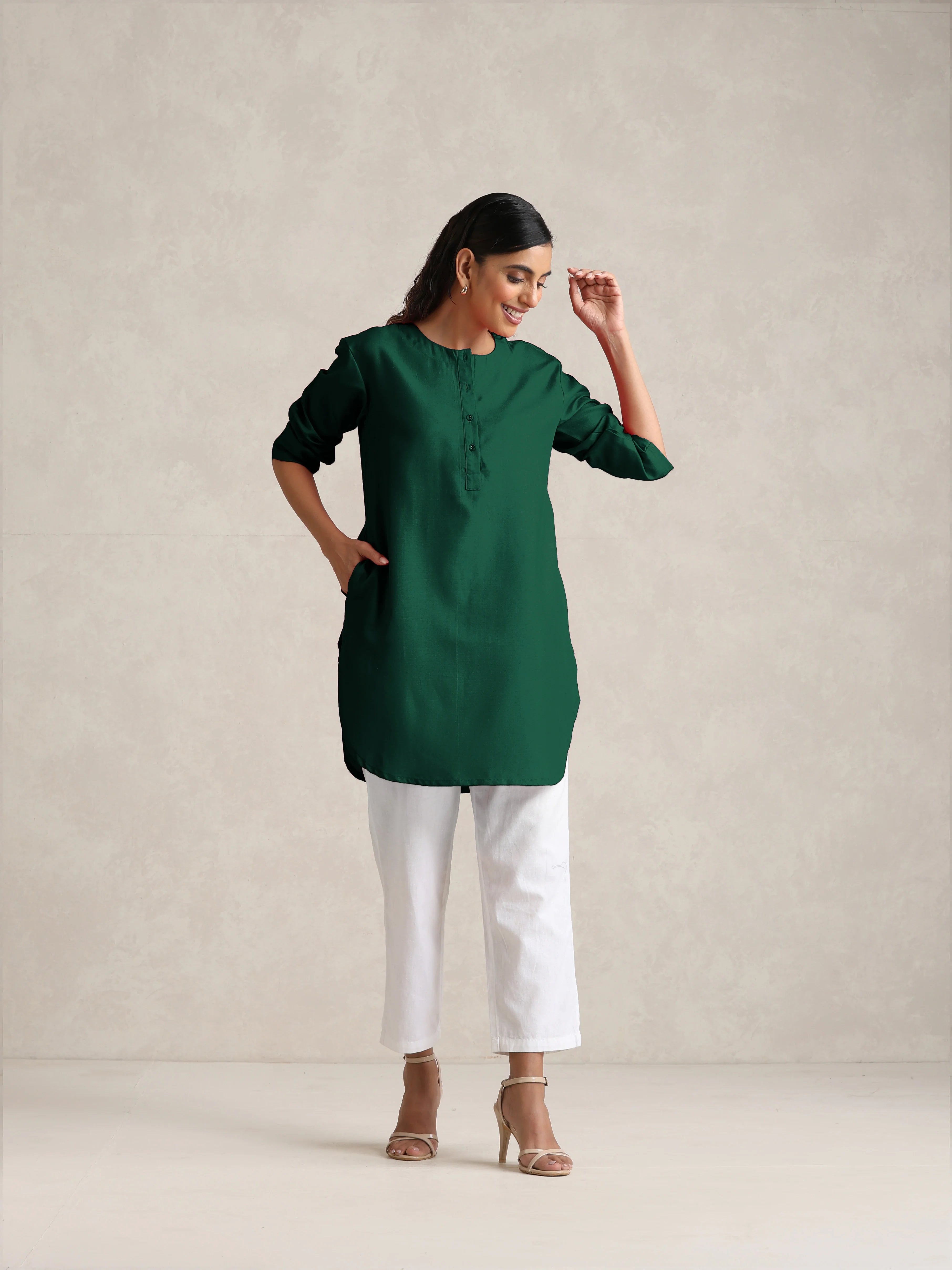 trueBrowns Dark Green Cotton Blend Short Kurta