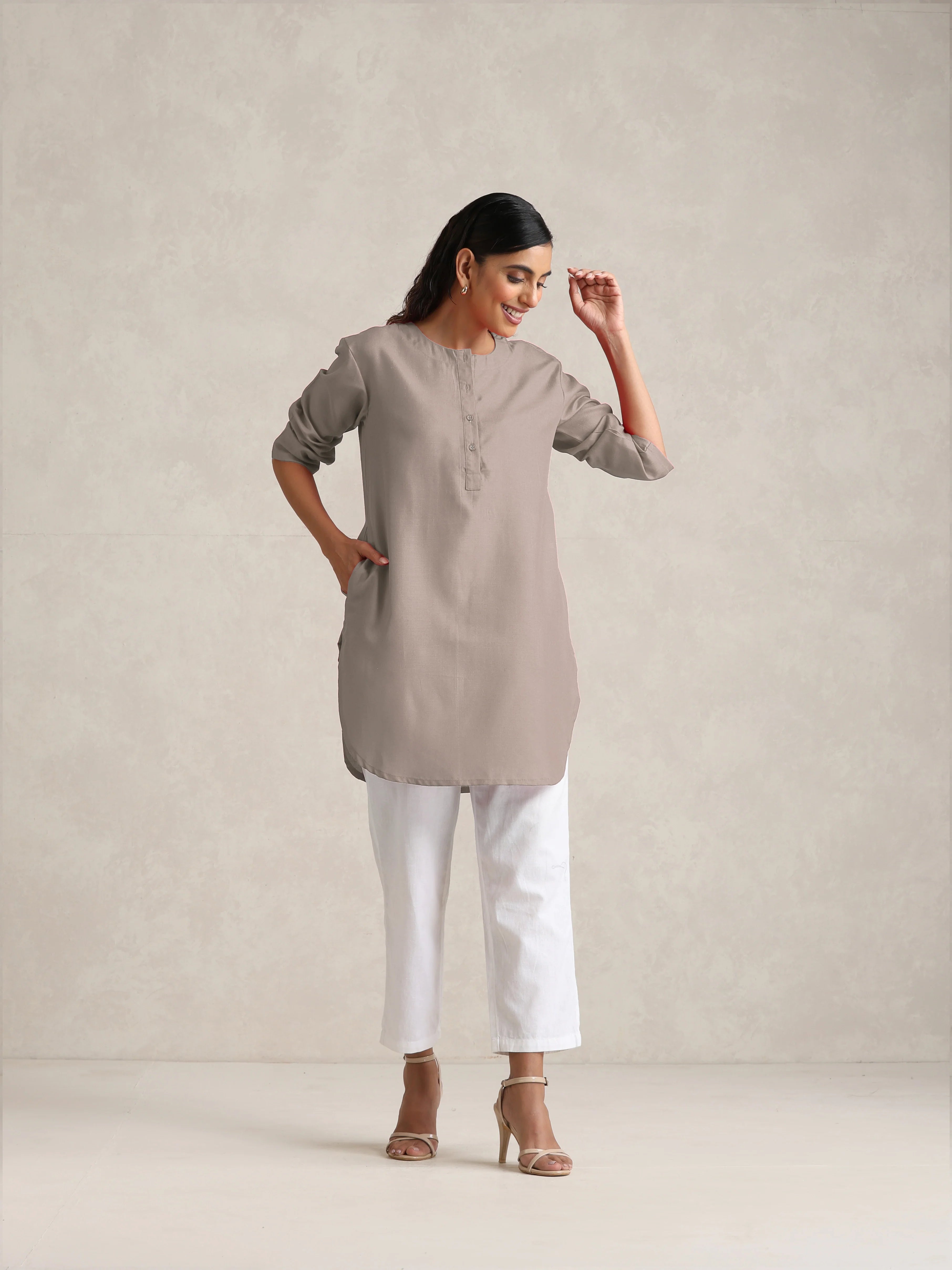 trueBrowns Light Grey Cotton Blend Short Kurta