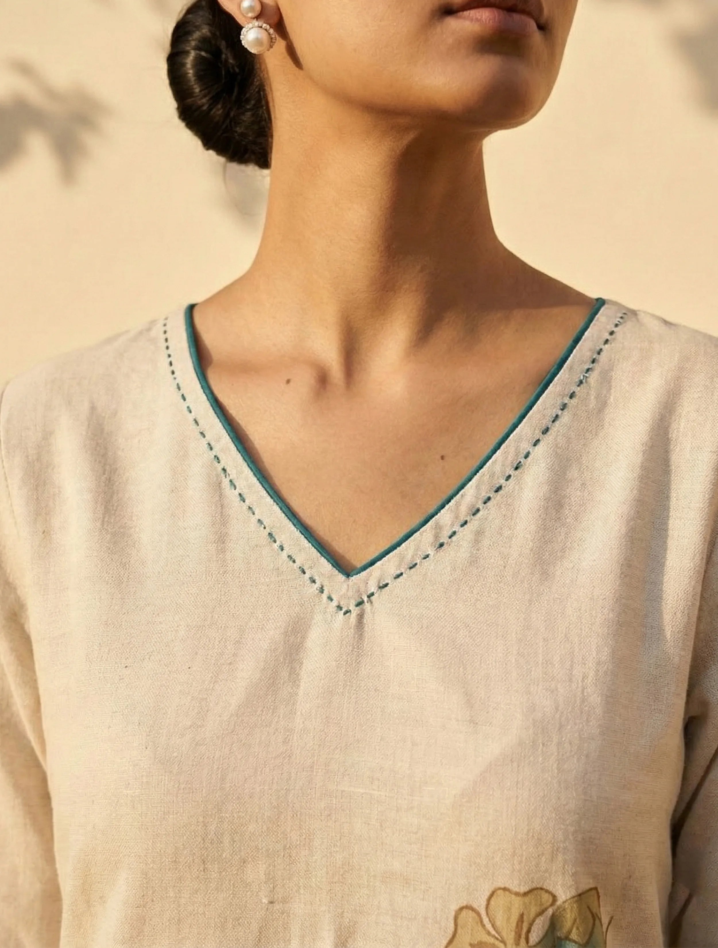 trueBrowns Ivory Blue Floral Print V-Neck Kurta Pant Set