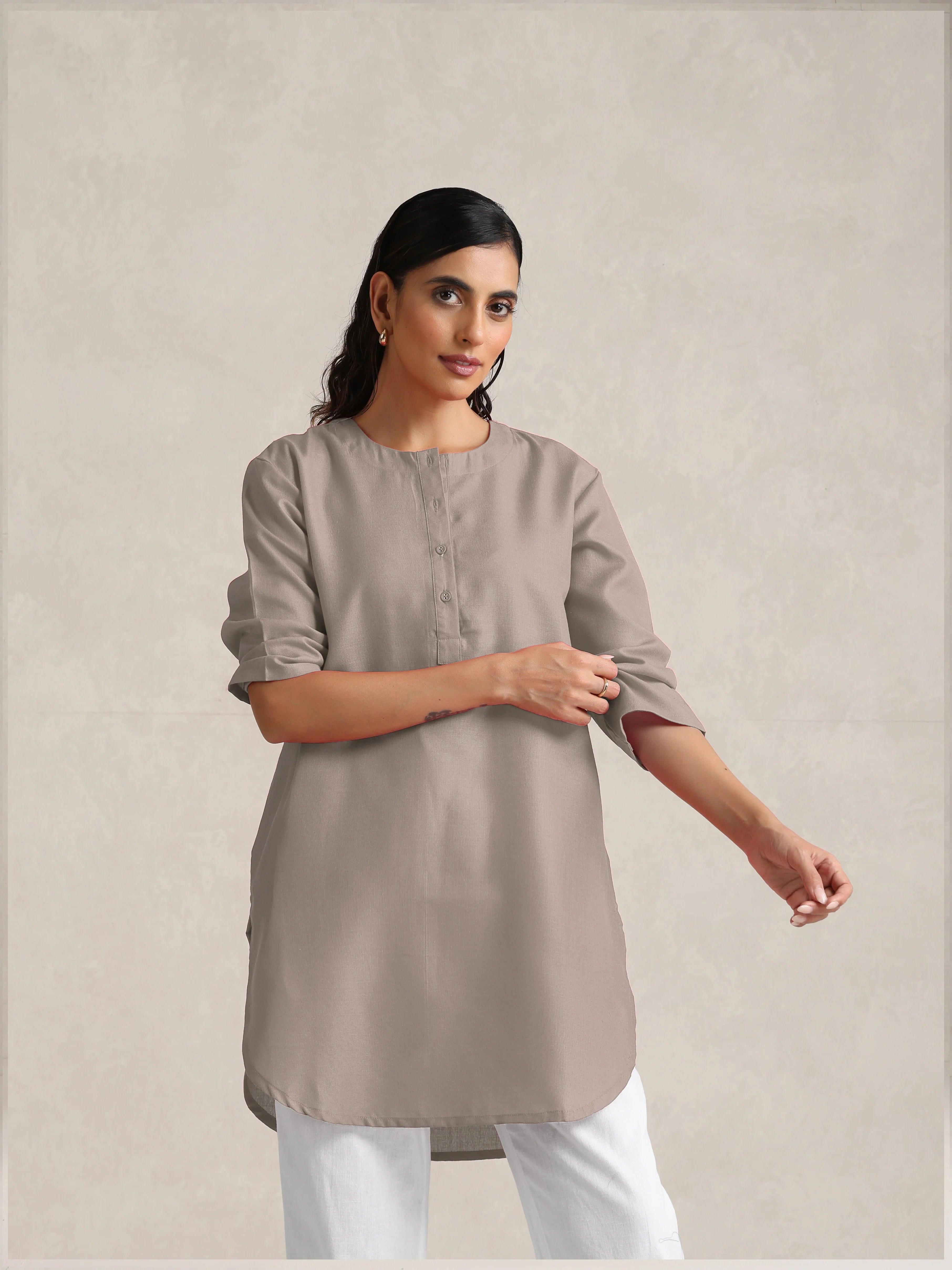 trueBrowns Light Grey Cotton Blend Short Kurta