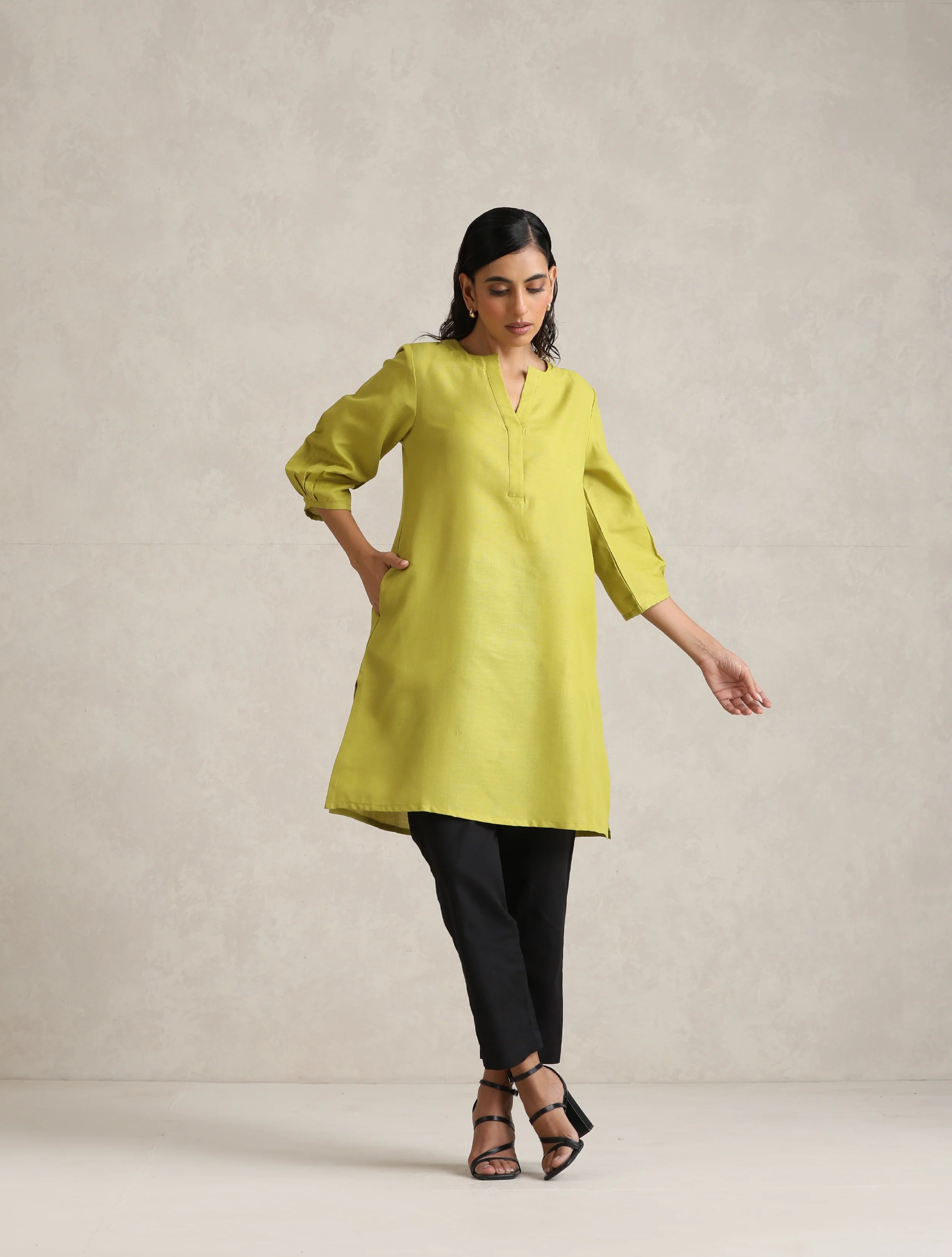 trueBrowns Green Cotton Blend Short Kurta