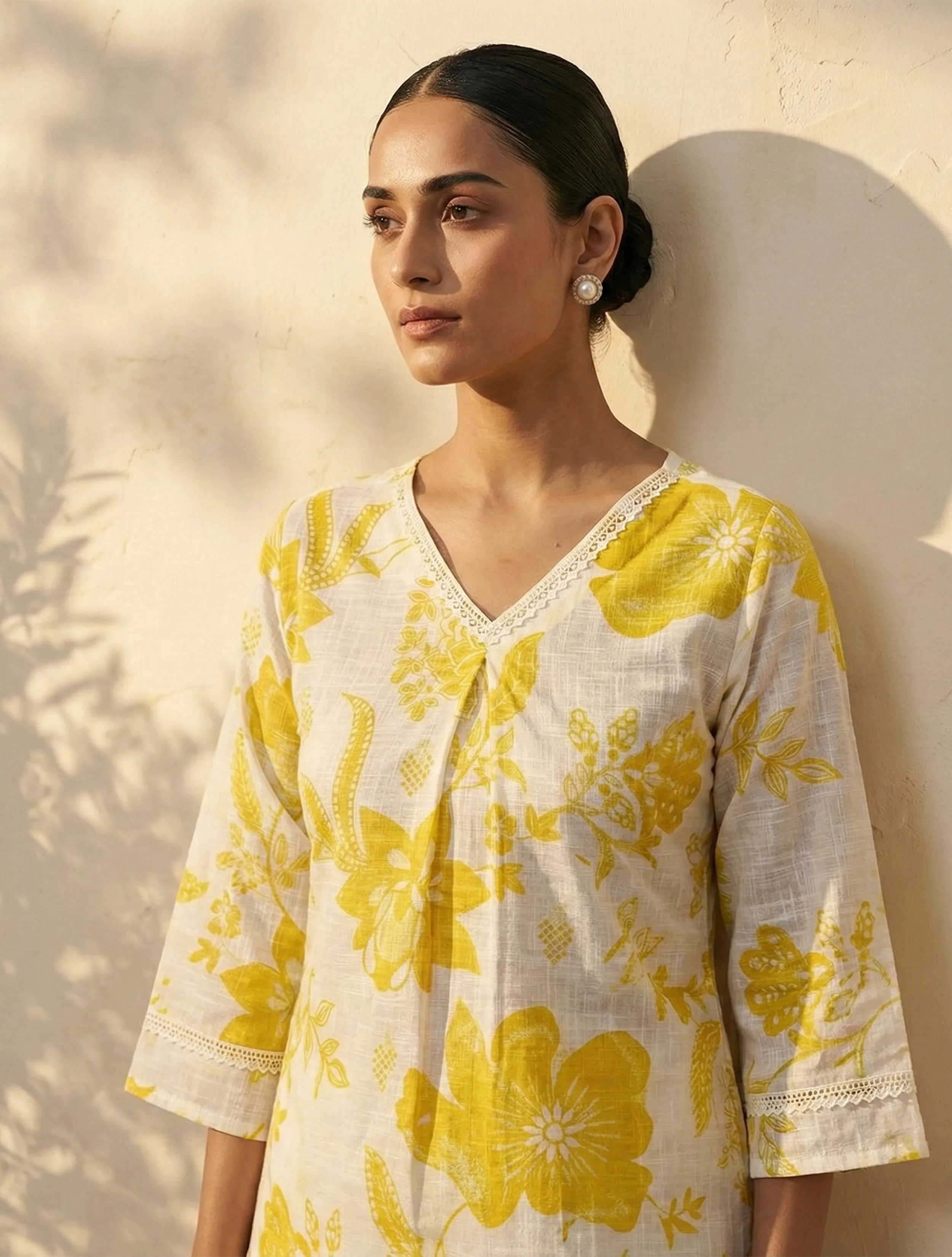 trueBrowns White Yellow Floral Print Kurta Pant Set