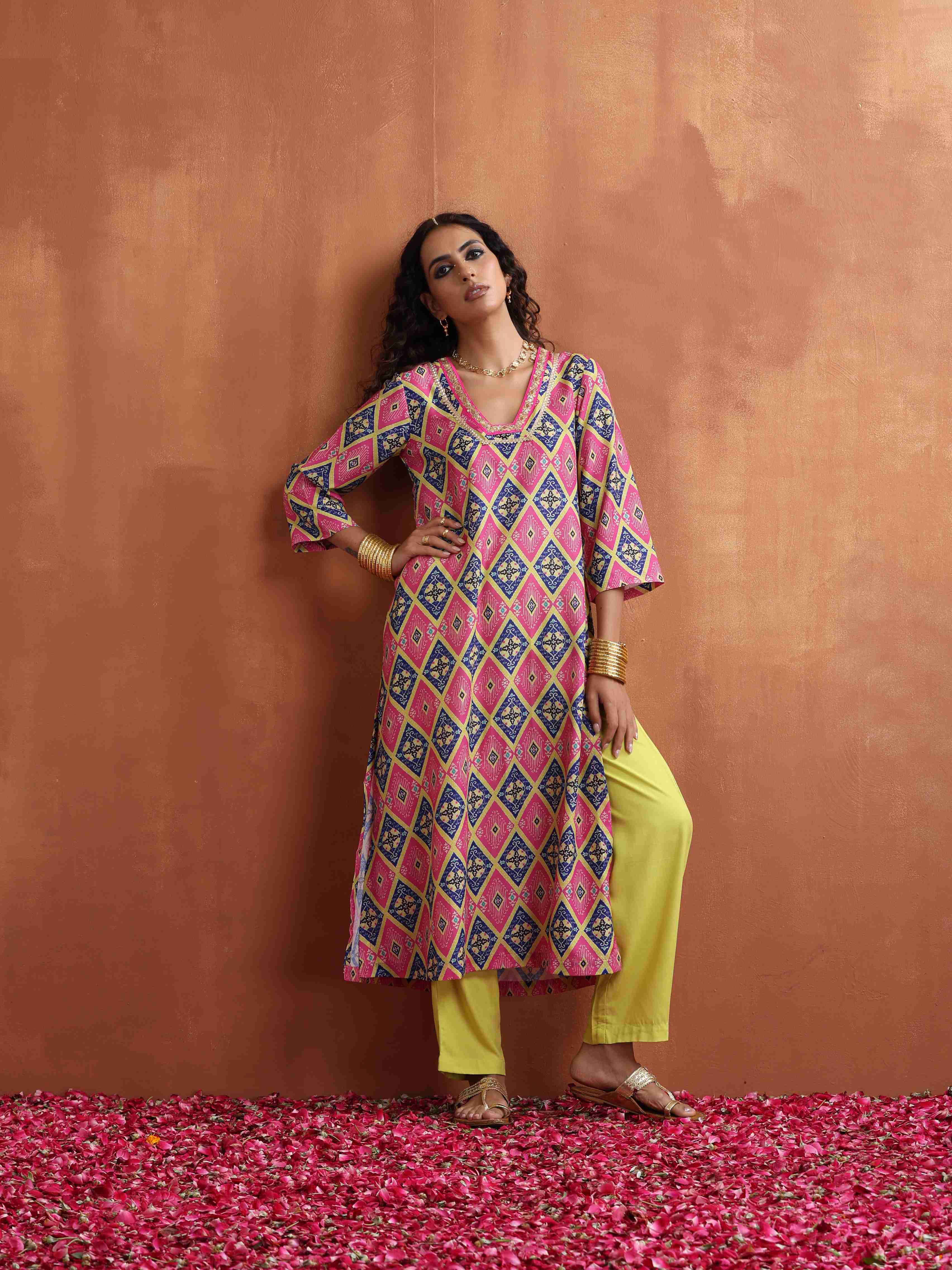 trueBrowns Pink Geometric Print High Slit Kurta Set