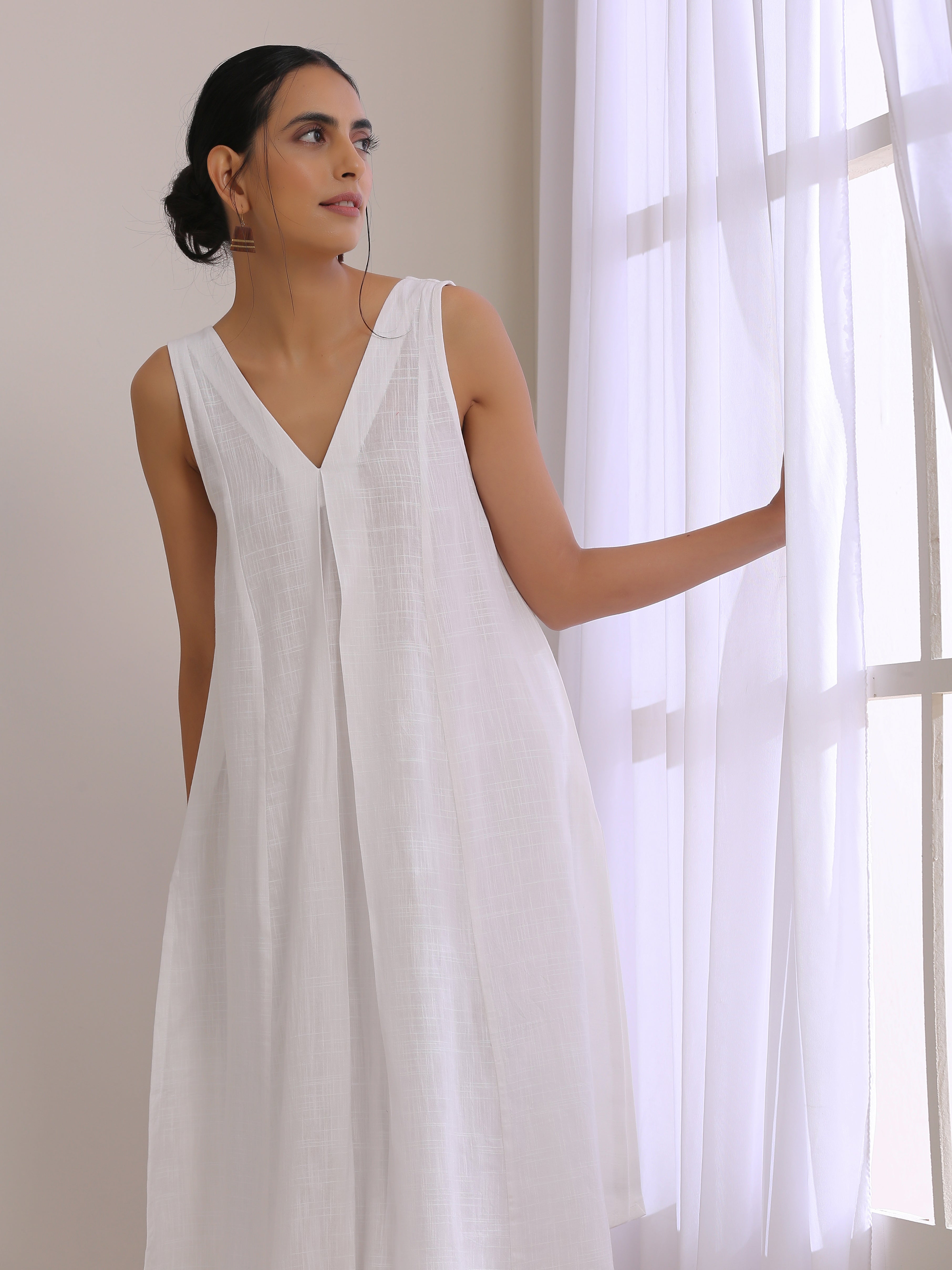 White Slub Texture Sleeveless Flared Kurta Pant Set