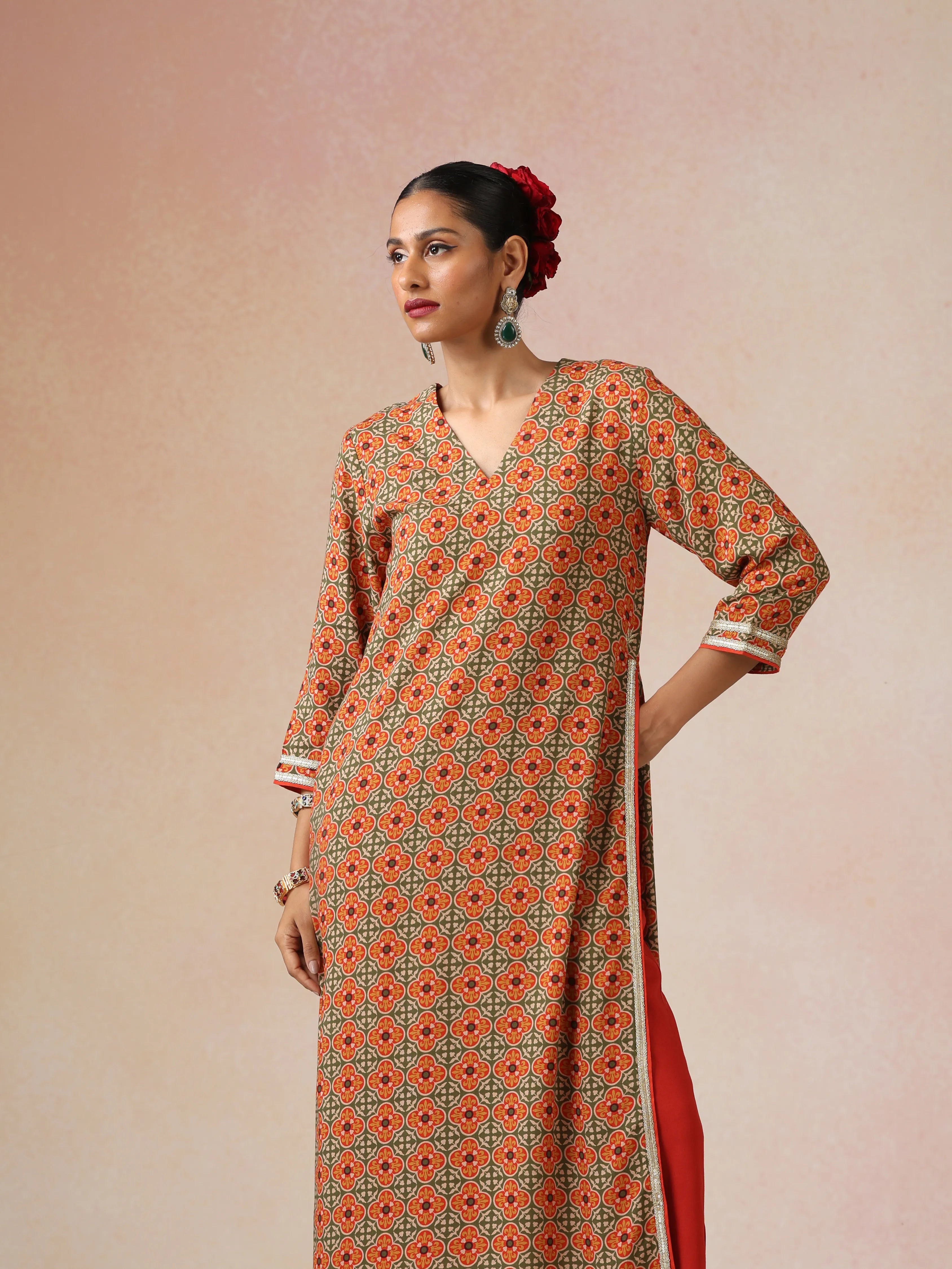 trueBrowns Green Red Print Viscose Straight High-Slit Kurta Set