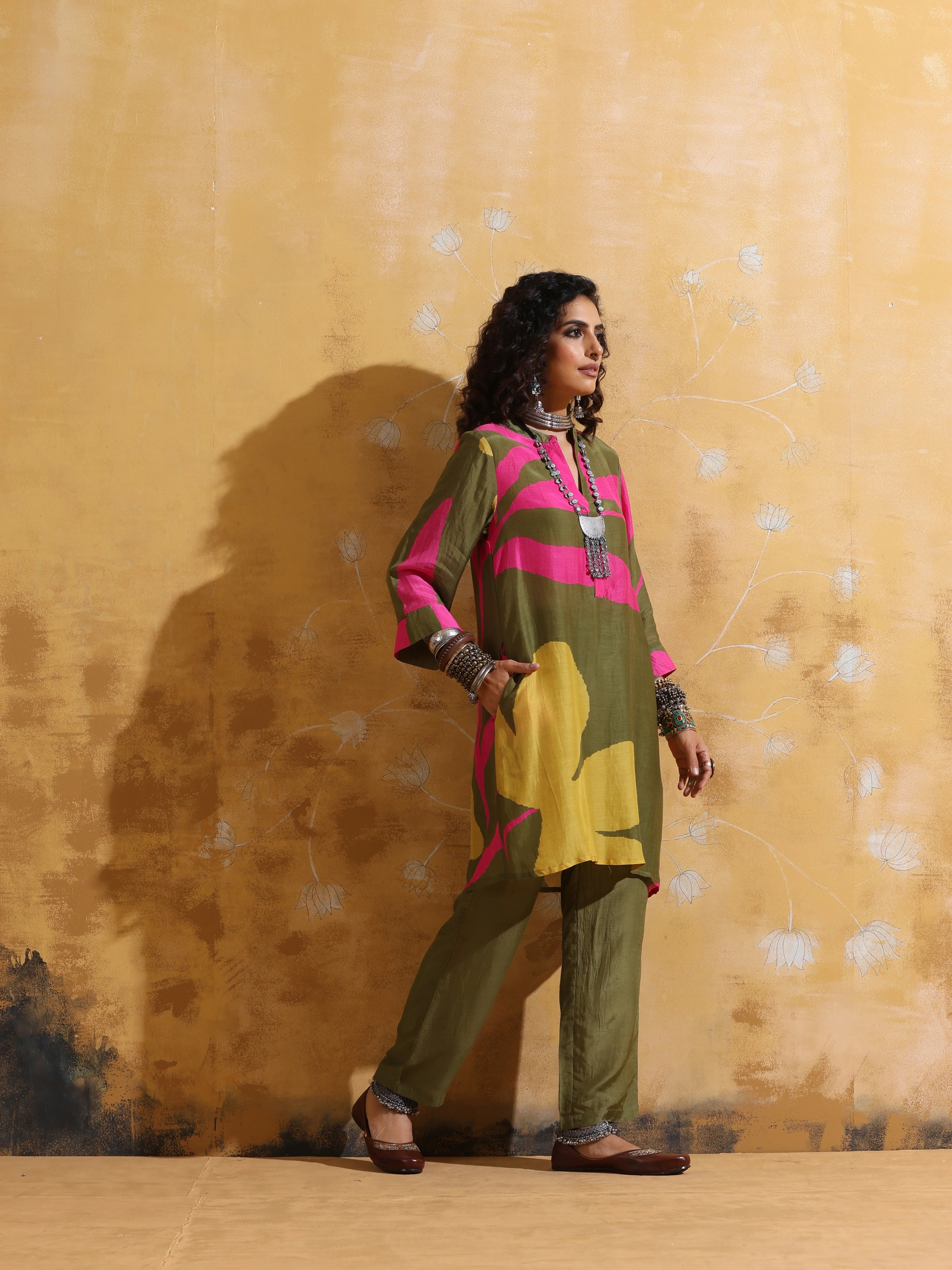 trueBrowns Green Pink Floral Print Muslin Silk Kurta Co-ord Set