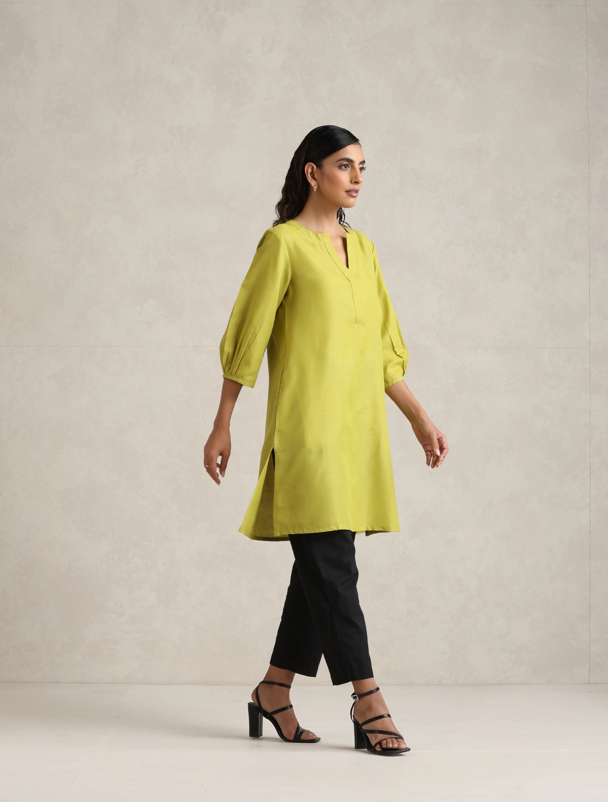 trueBrowns Green Cotton Blend Short Kurta