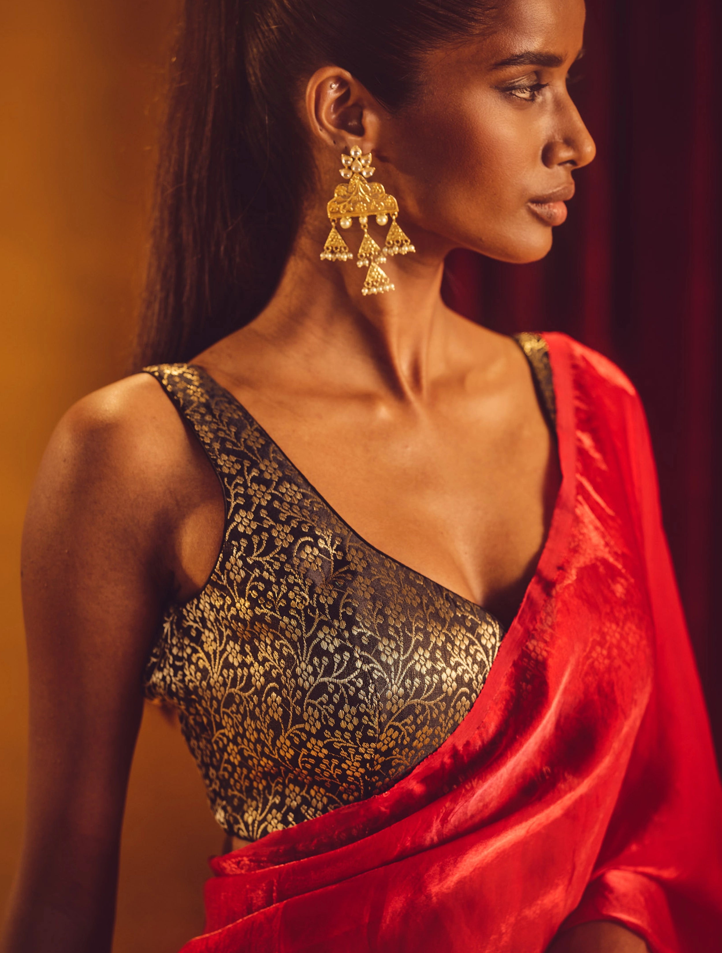 trueBrowns Red Tissue Saree With Unstitched Blouse