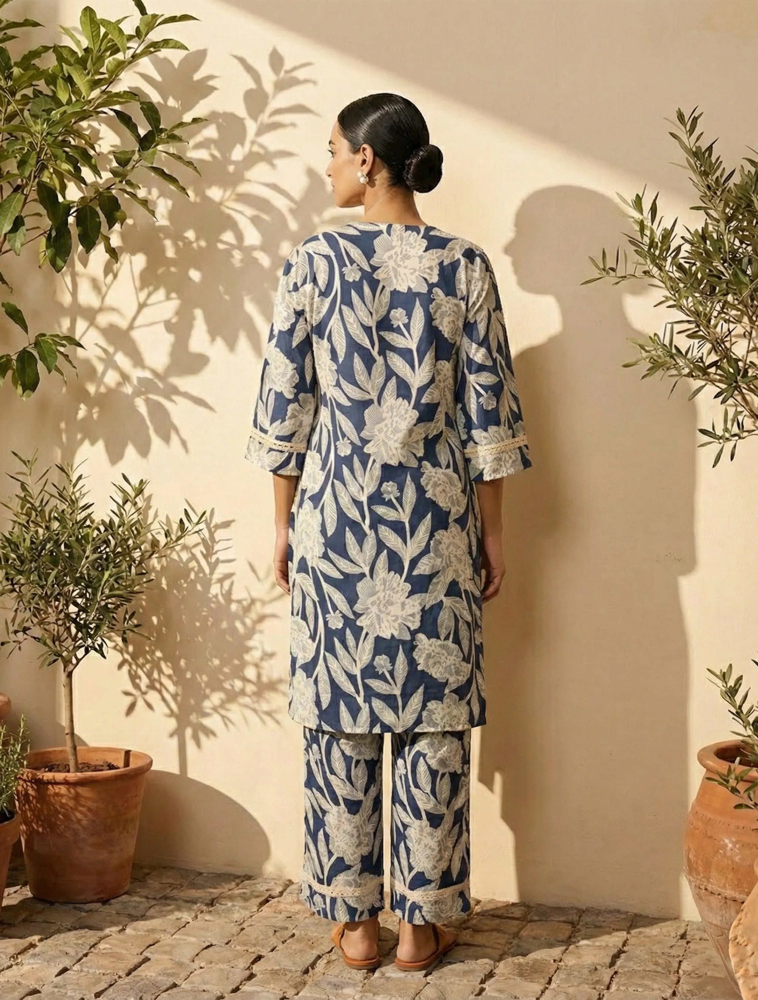 trueBrowns Navy Blue Floral Print Kurta Co-Ord Set
