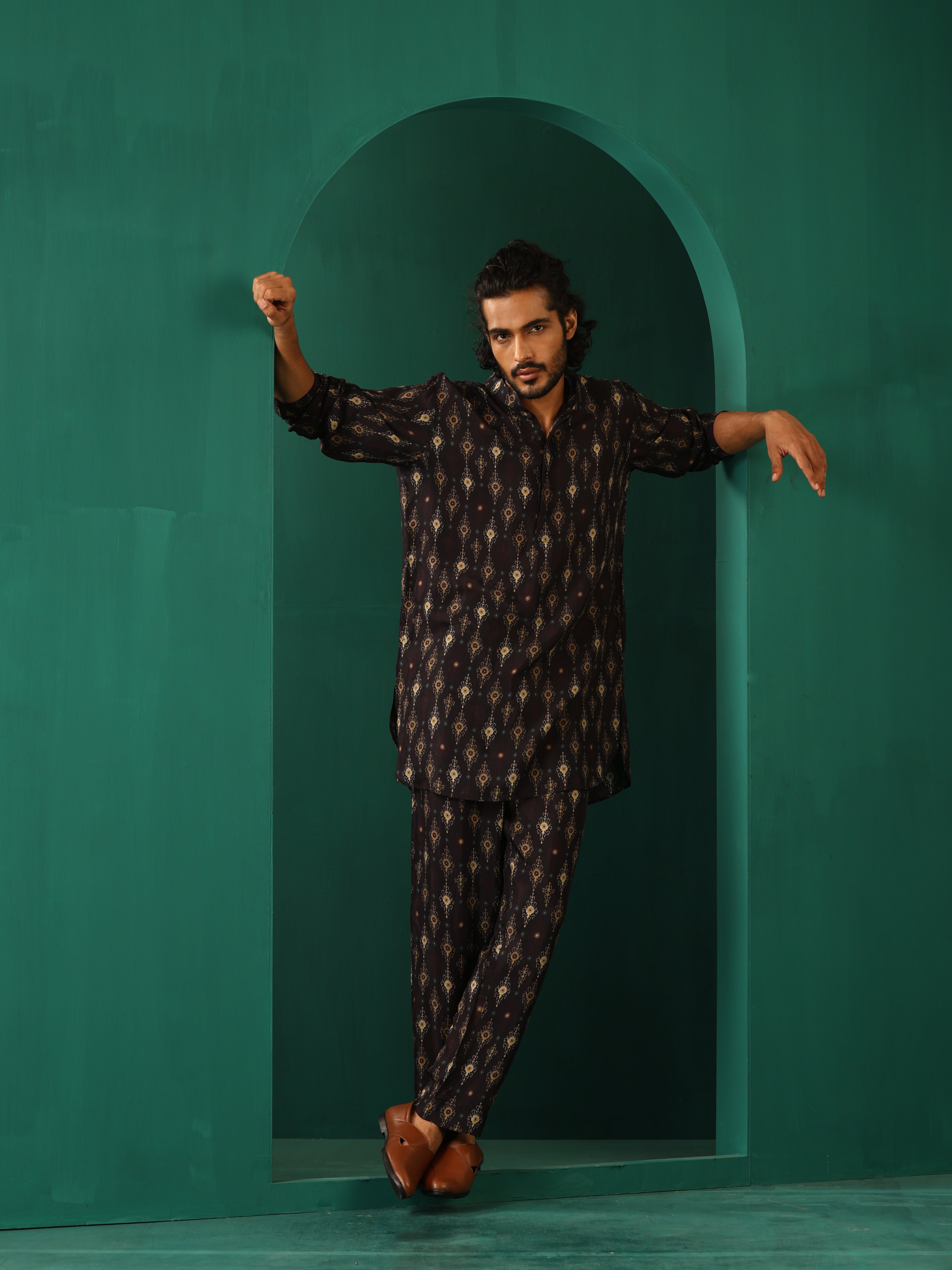 trueBrowns Men's Black Tonal Ikat Muslin Silk Printed Co-ord Set