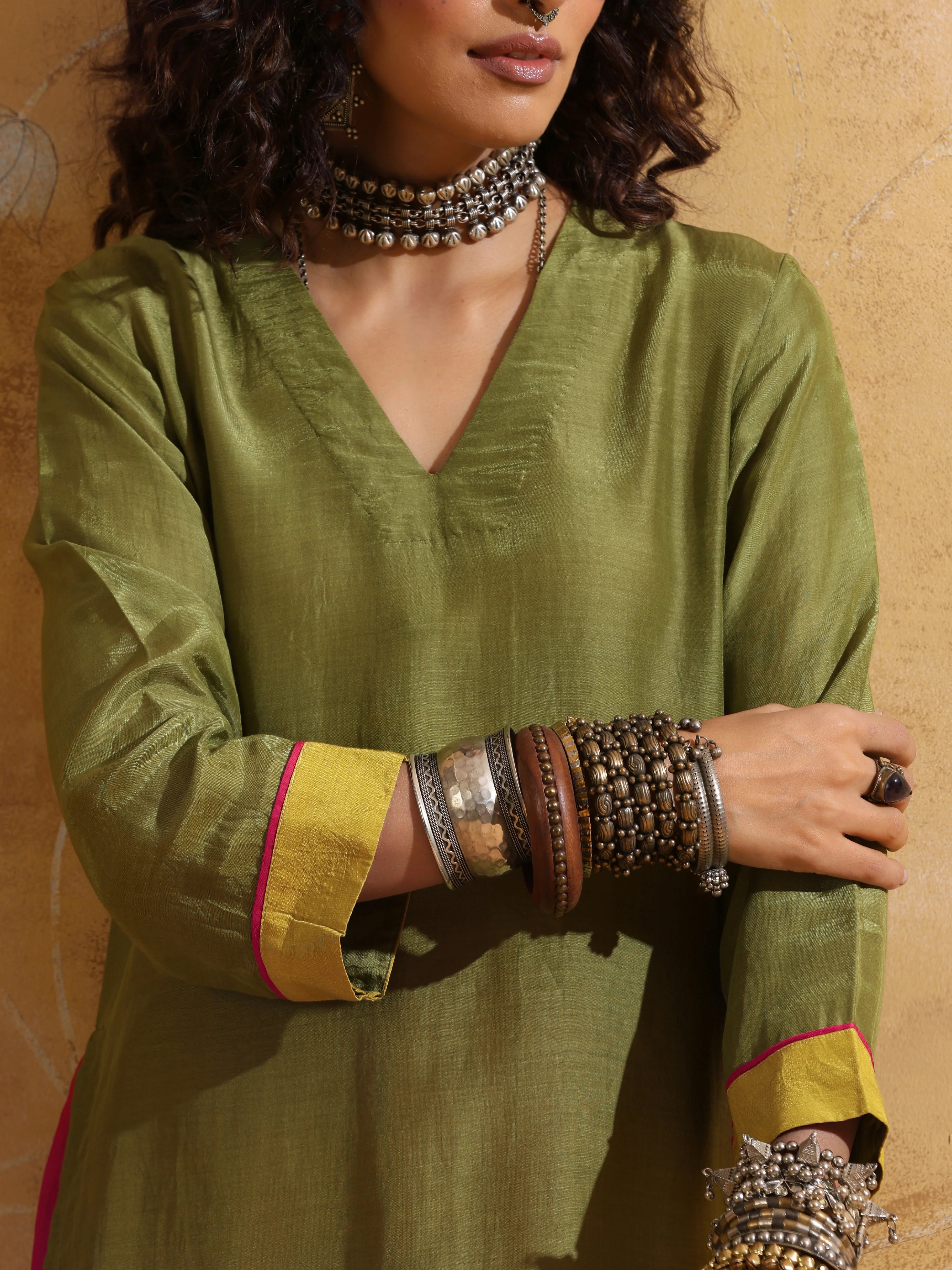 trueBrowns Green Muslin Silk High-Slit Kurta Pant Set