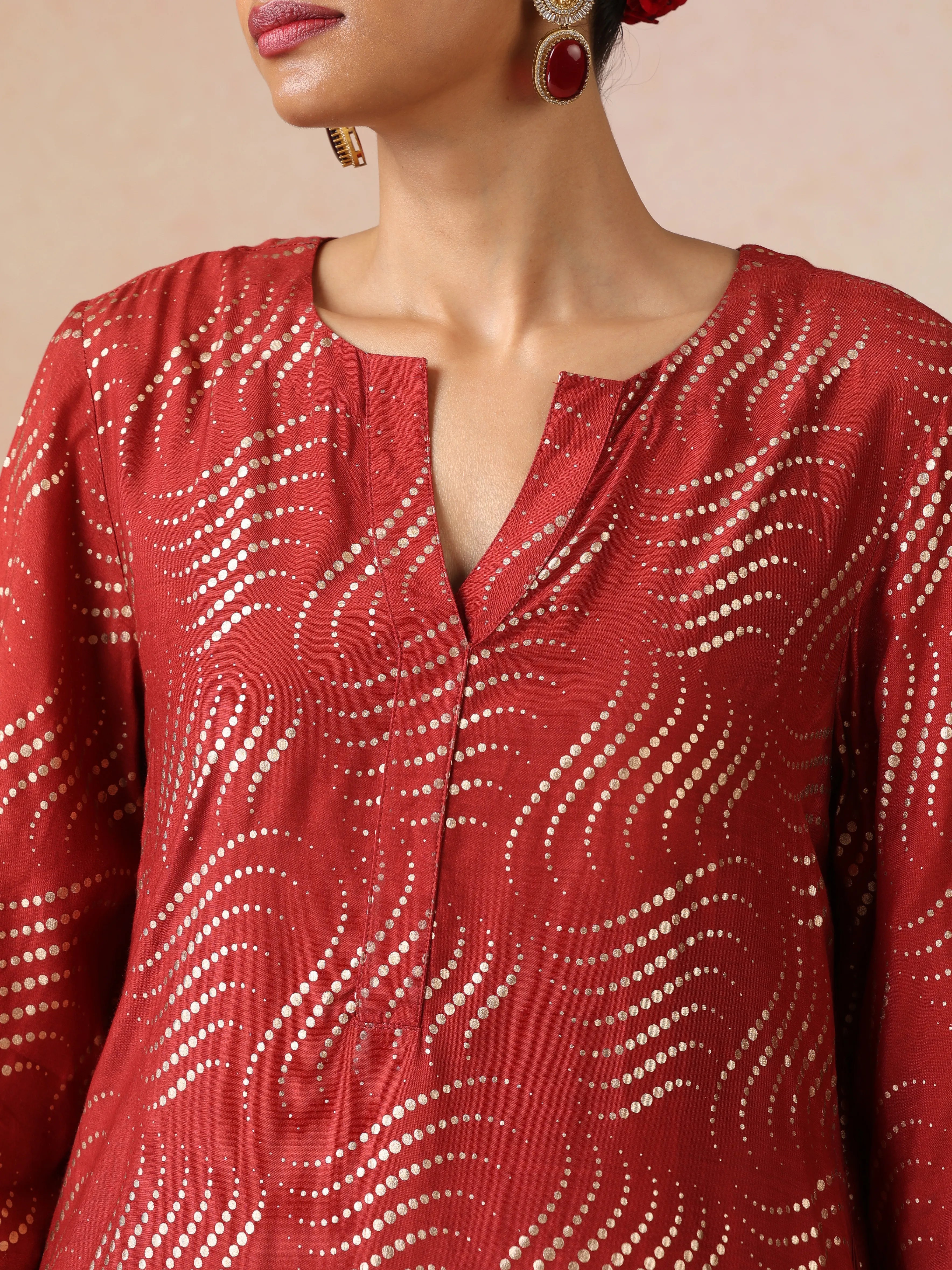 trueBrowns Red Rose-Gold Foil Print Muslin Silk Kurta Co-ord Set