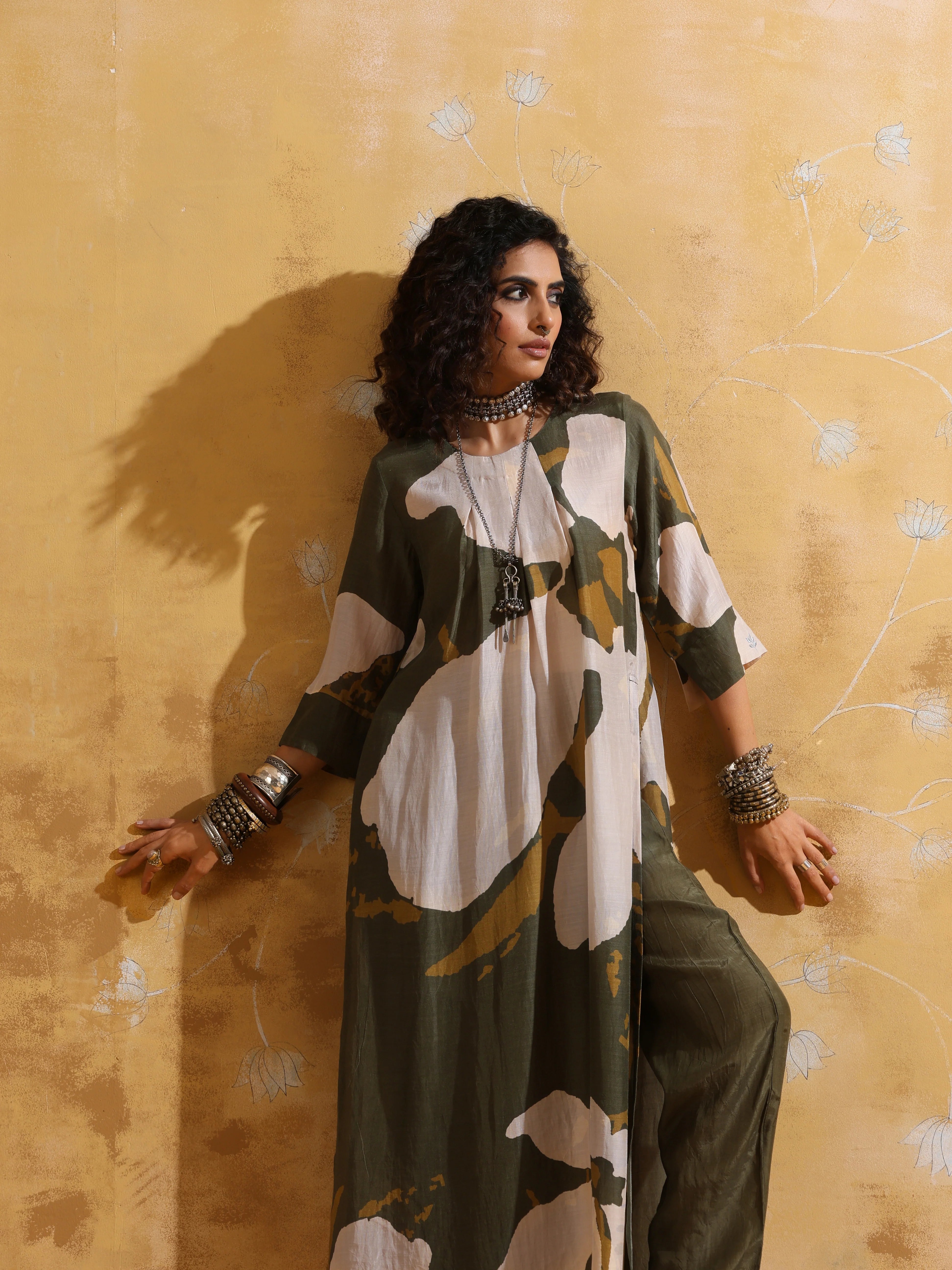 trueBrowns Green Cream Floral Print Muslin Silk High-Slit Kurta Set