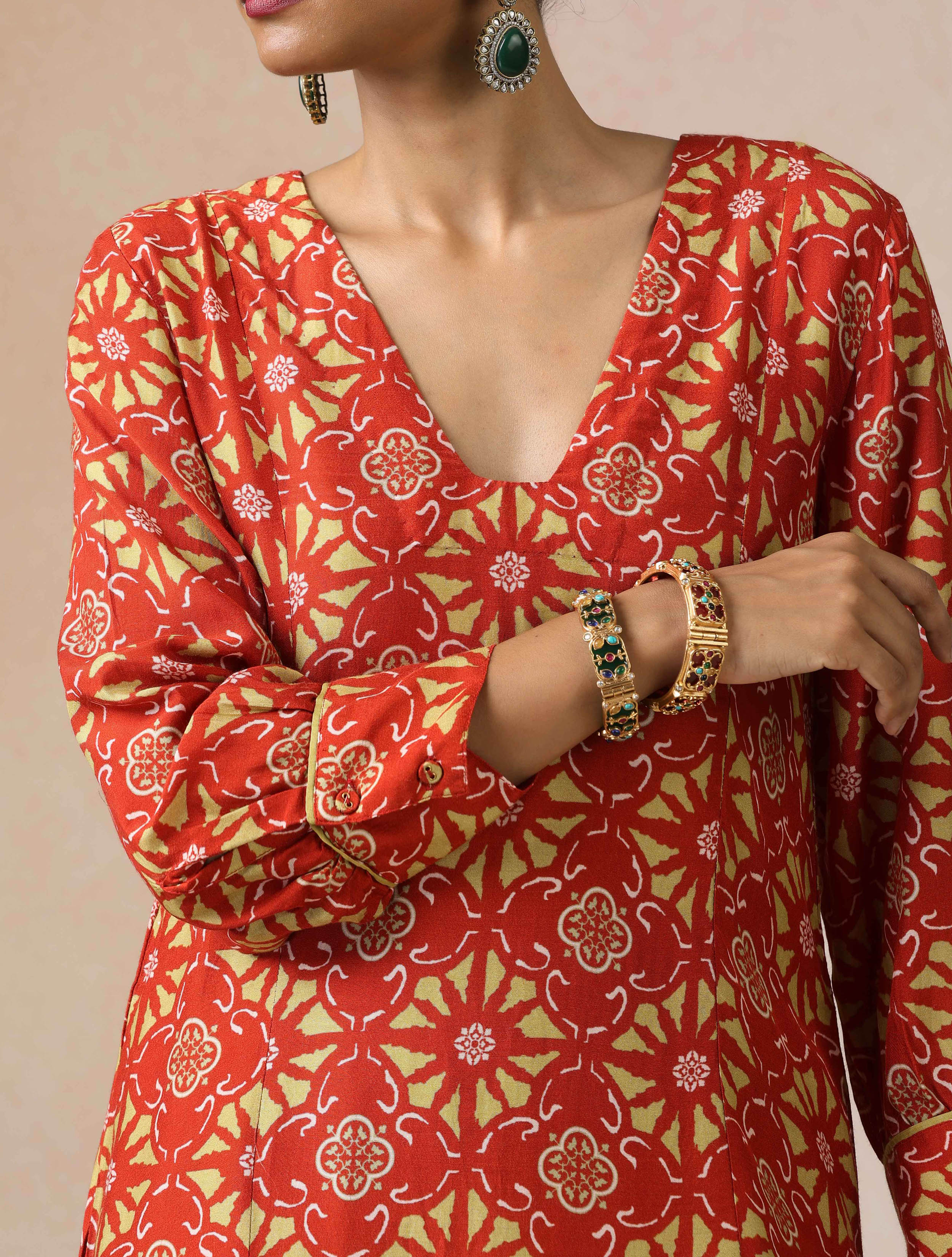 trueBrowns Red Light Green Print Vicose A-line Glass Neck Kurta Set