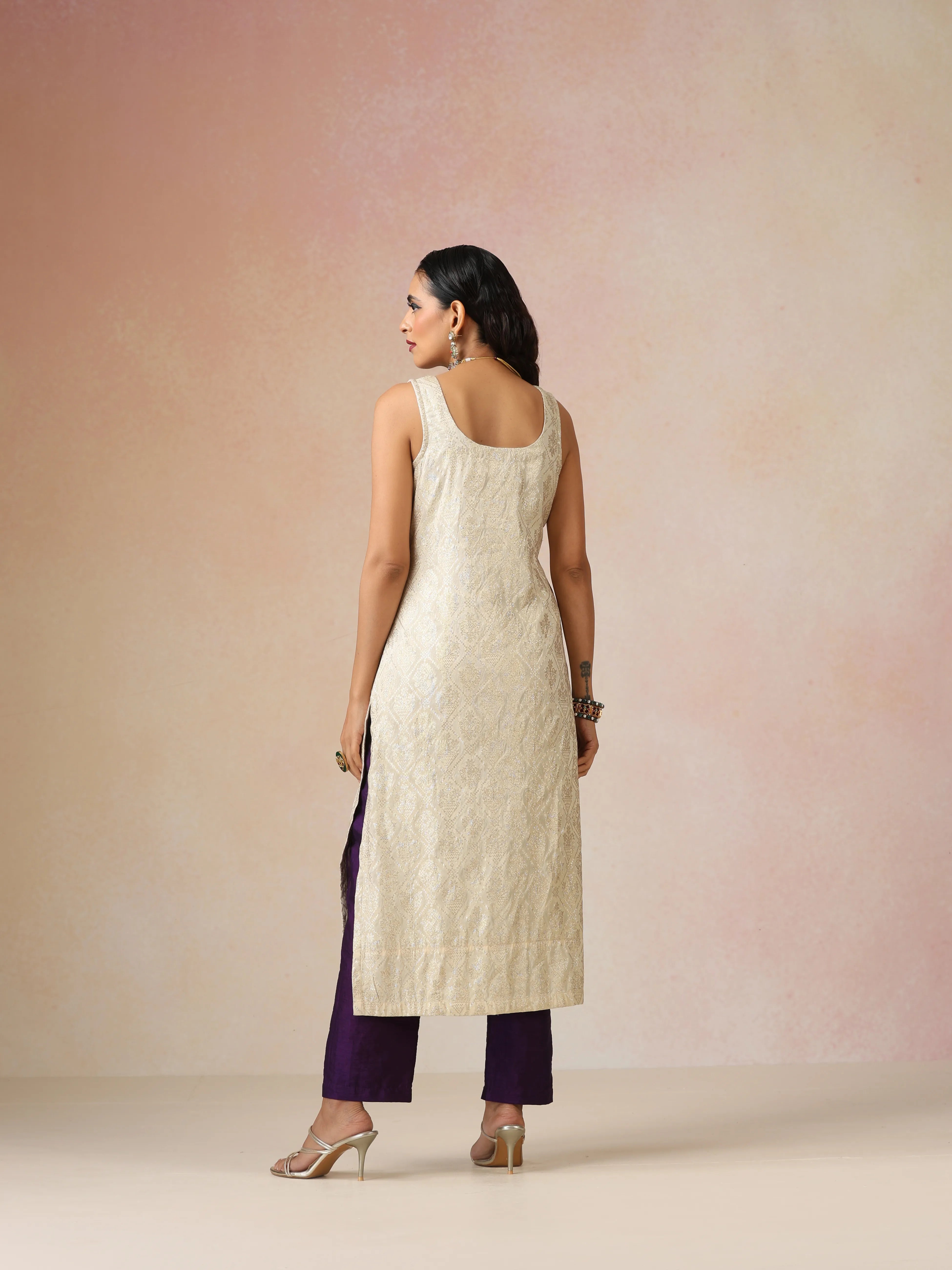 trueBrowns Ivory Brocade Sleeveless Straight Kurta Set