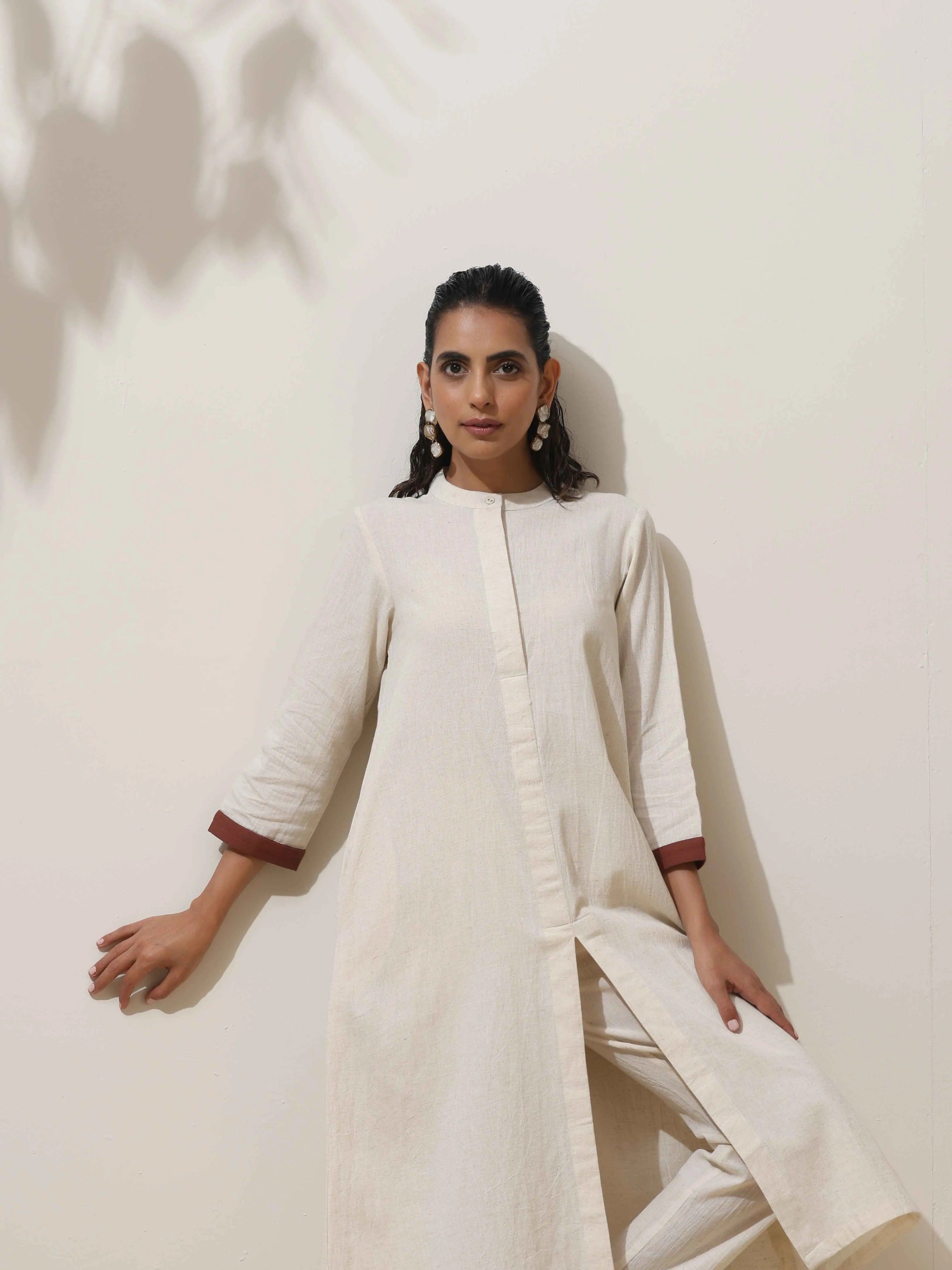 trueBrowns Off-White Cotton Linen Kurta Pant Set