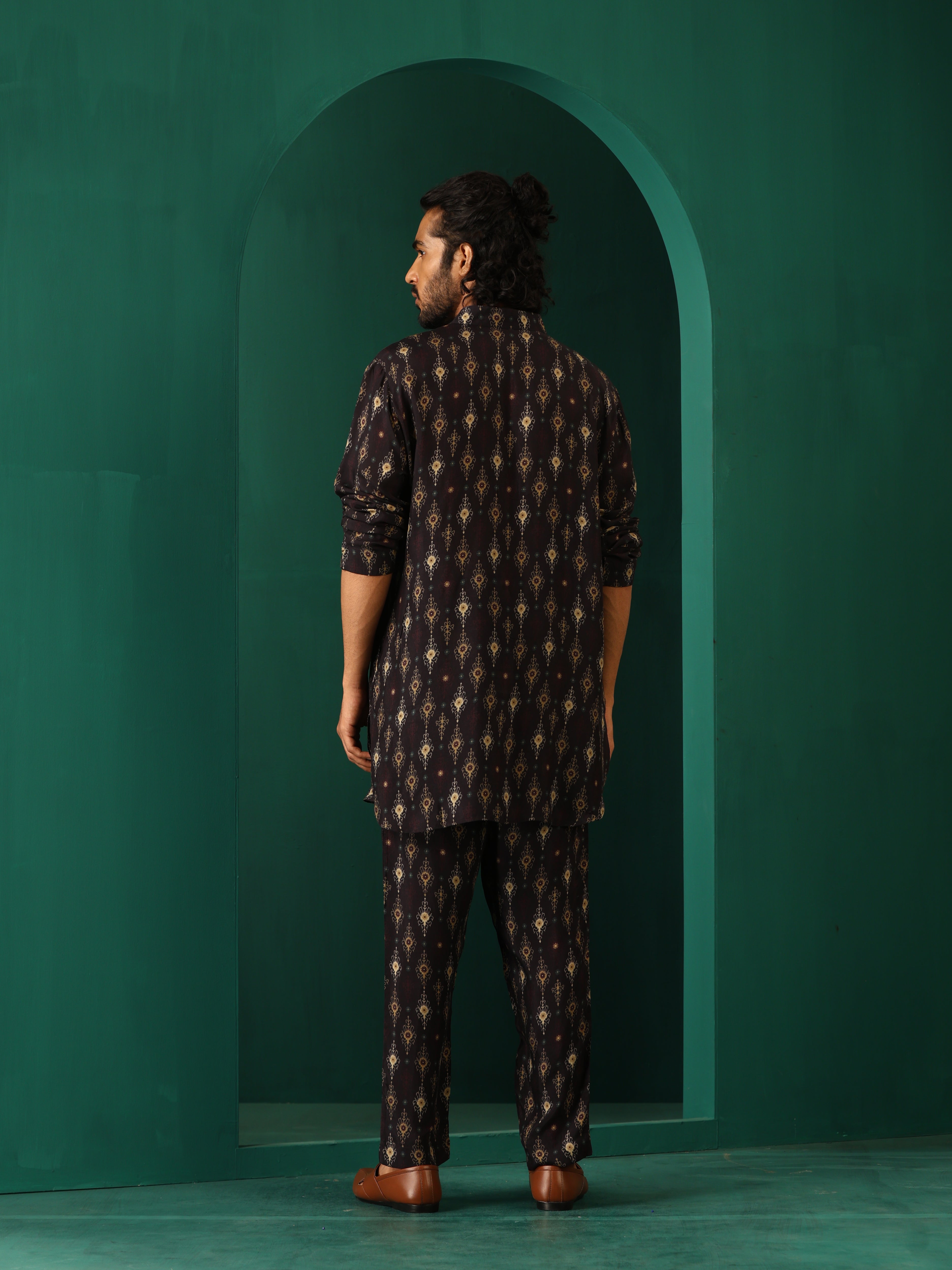 trueBrowns Men's Black Tonal Ikat Muslin Silk Printed Co-ord Set