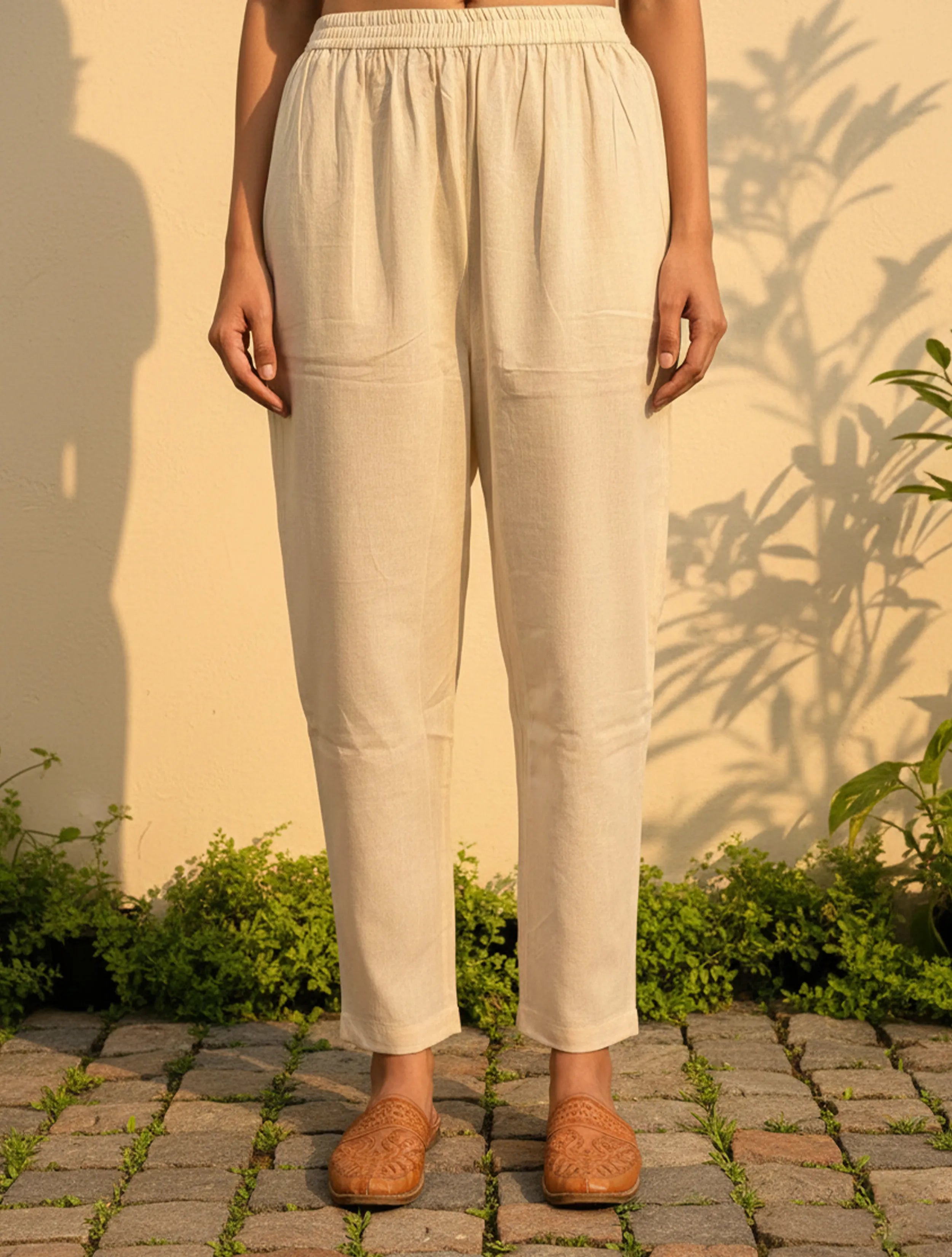 trueBrowns Ivory Blue Floral Print V-Neck Kurta Pant Set