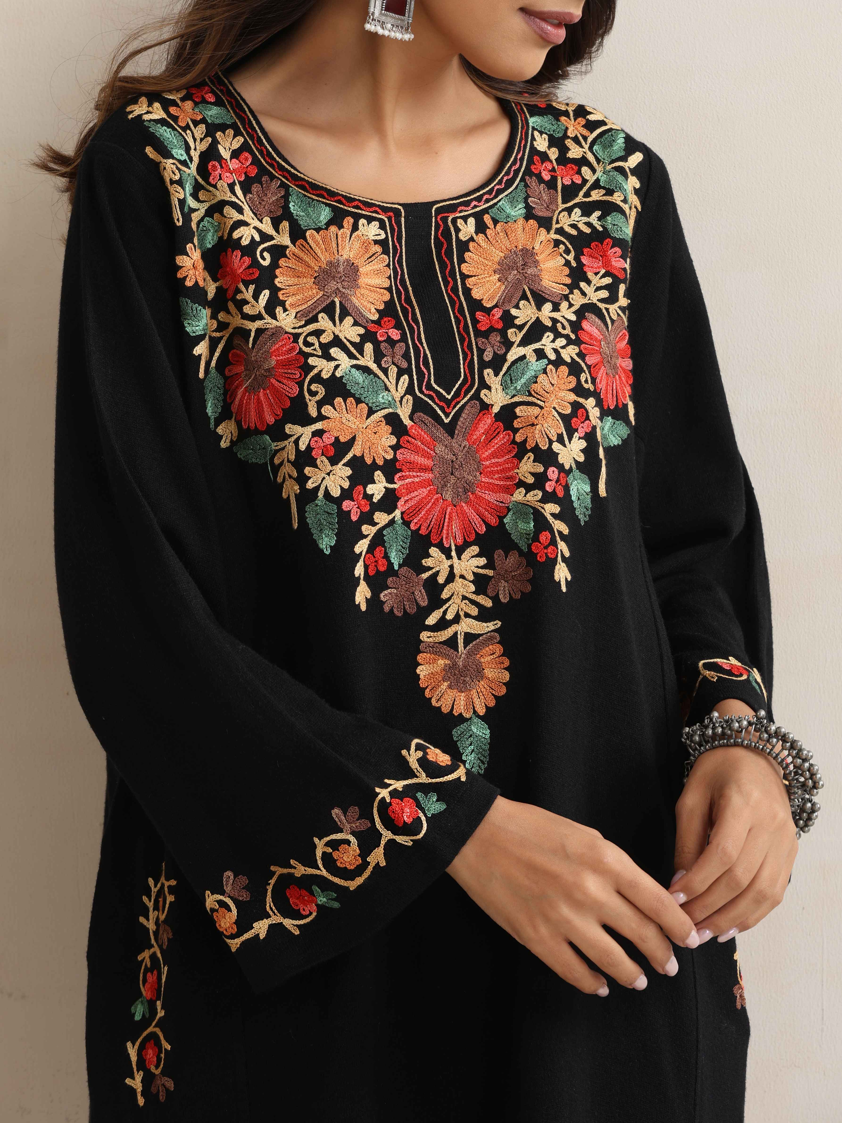 trueBrowns Black Kashmiri Floral Embroidered Woollen Phiran Kurta