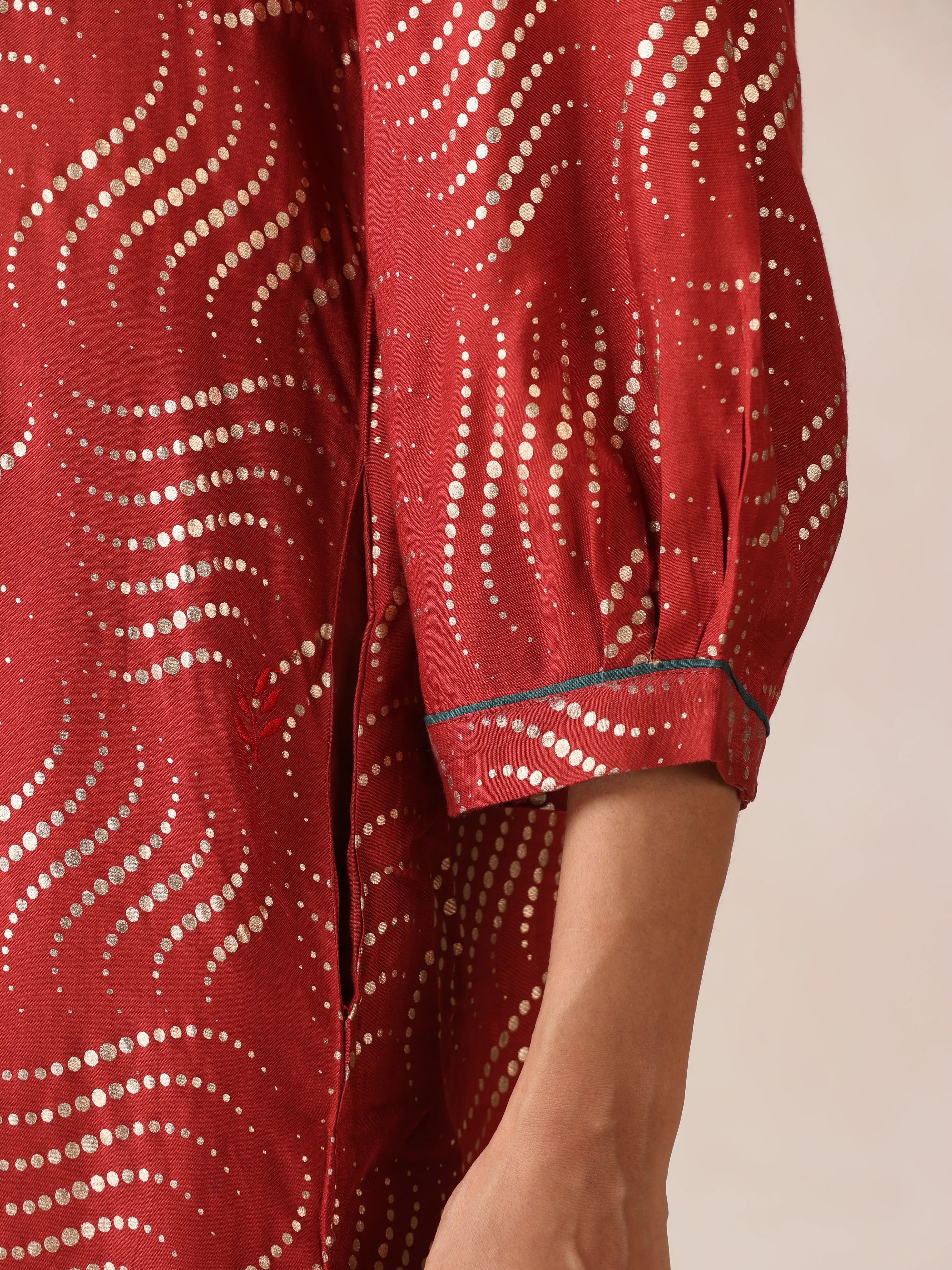 trueBrowns Red Rose-Gold Foil Print Muslin Silk Kurta Co-ord Set