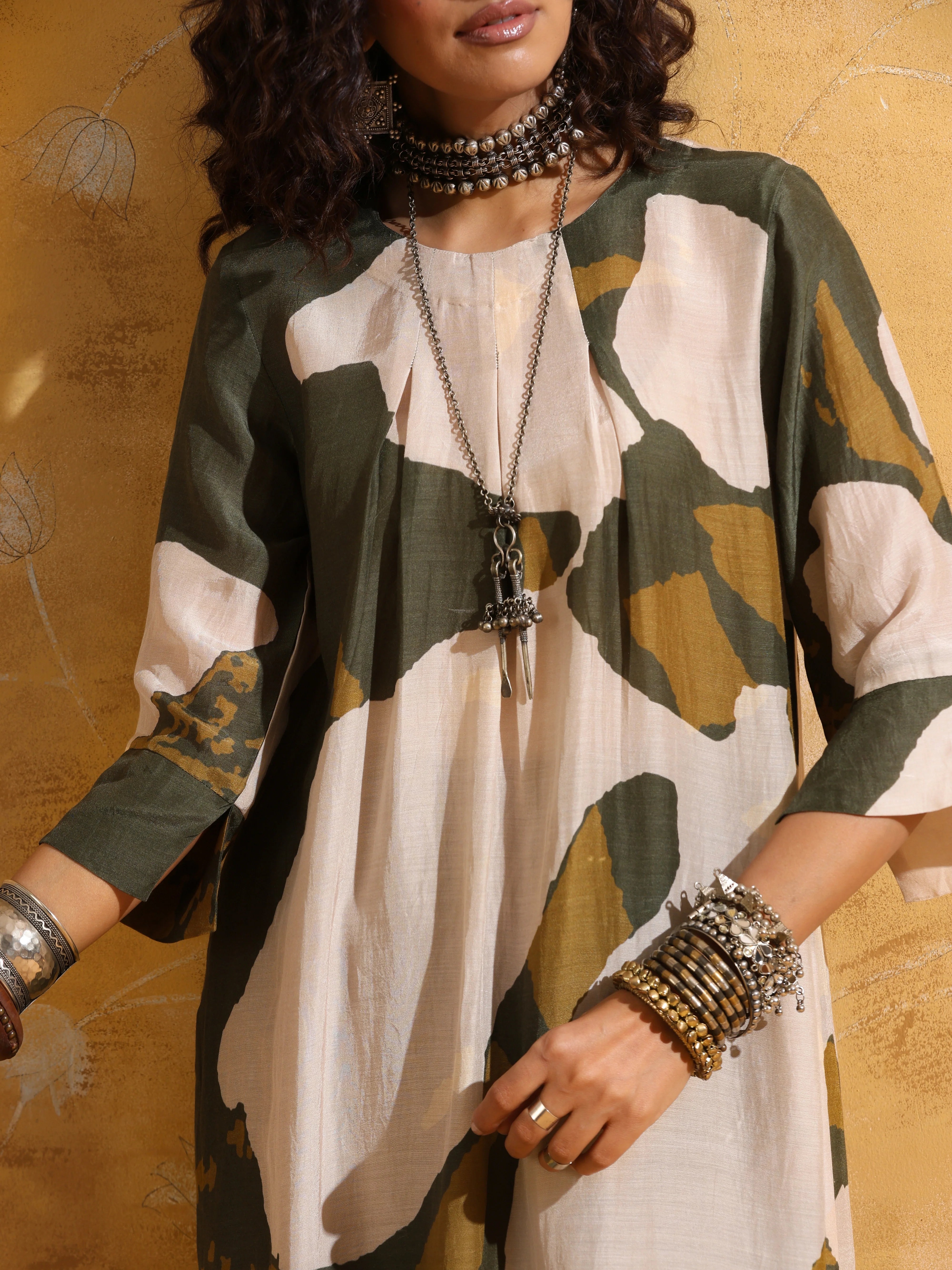 trueBrowns Green Cream Floral Print Muslin Silk High-Slit Kurta Set