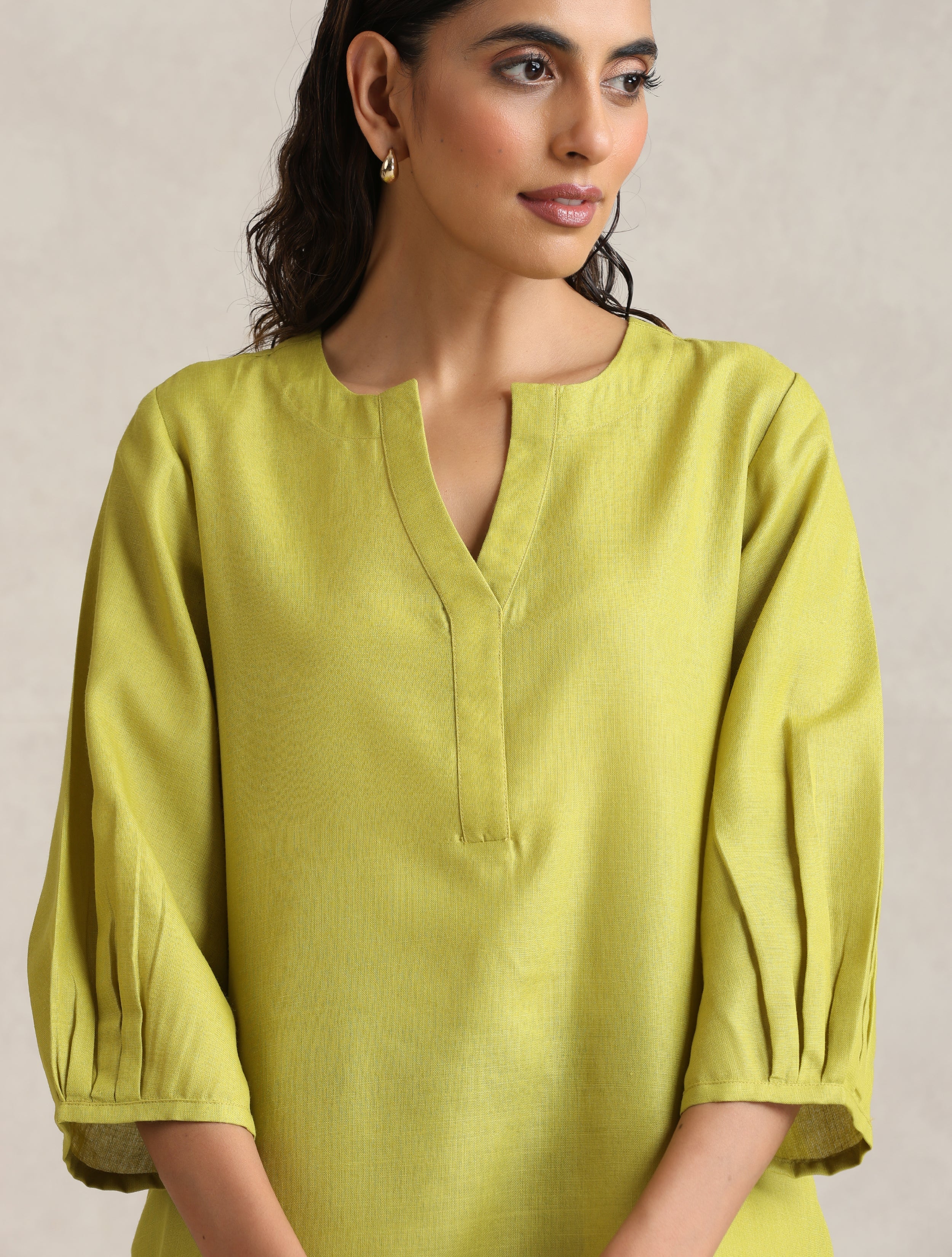 trueBrowns Green Cotton Blend Short Kurta